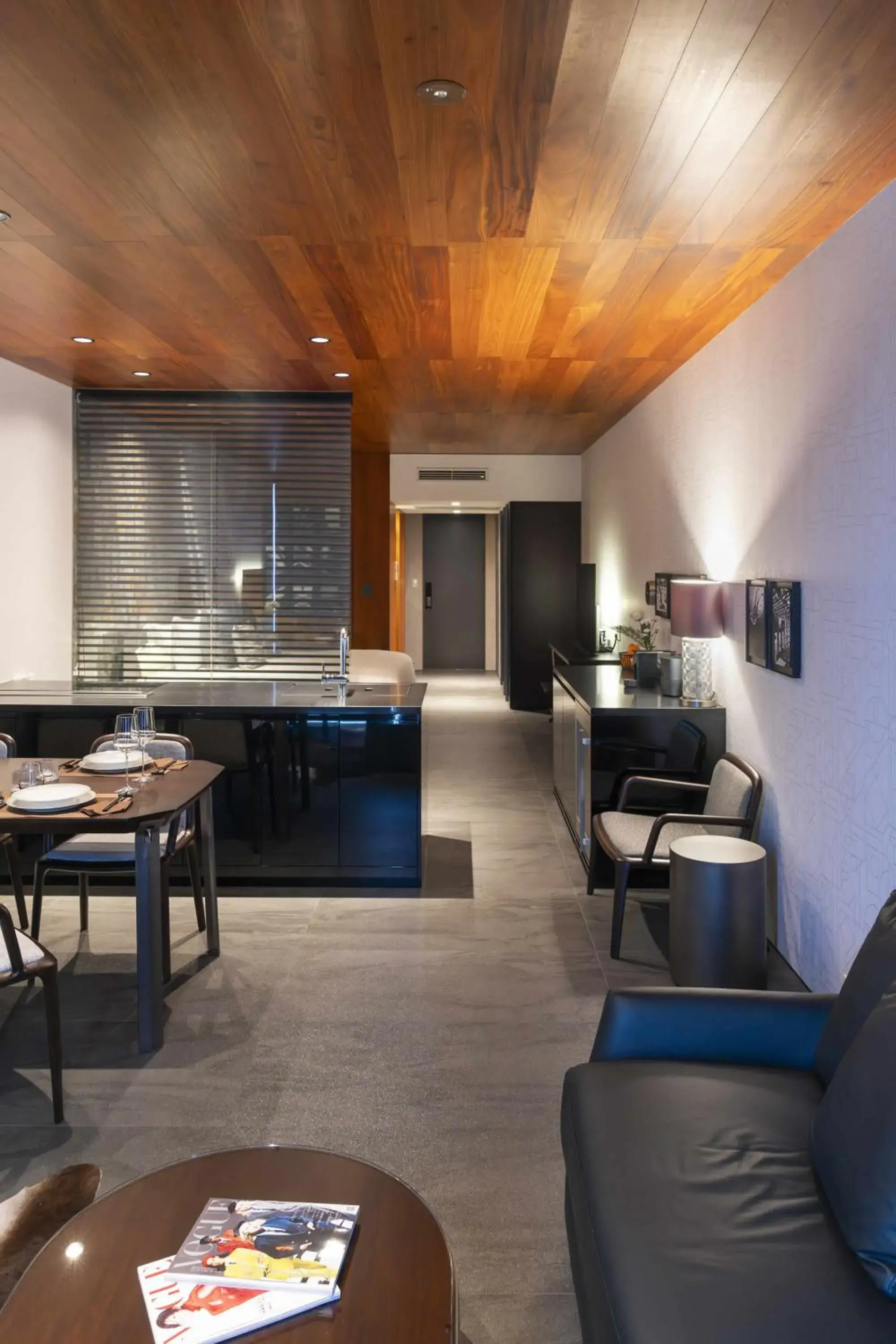 Living room in Kamo Residences by Reflections Living room in Kamo Residences by Reflections