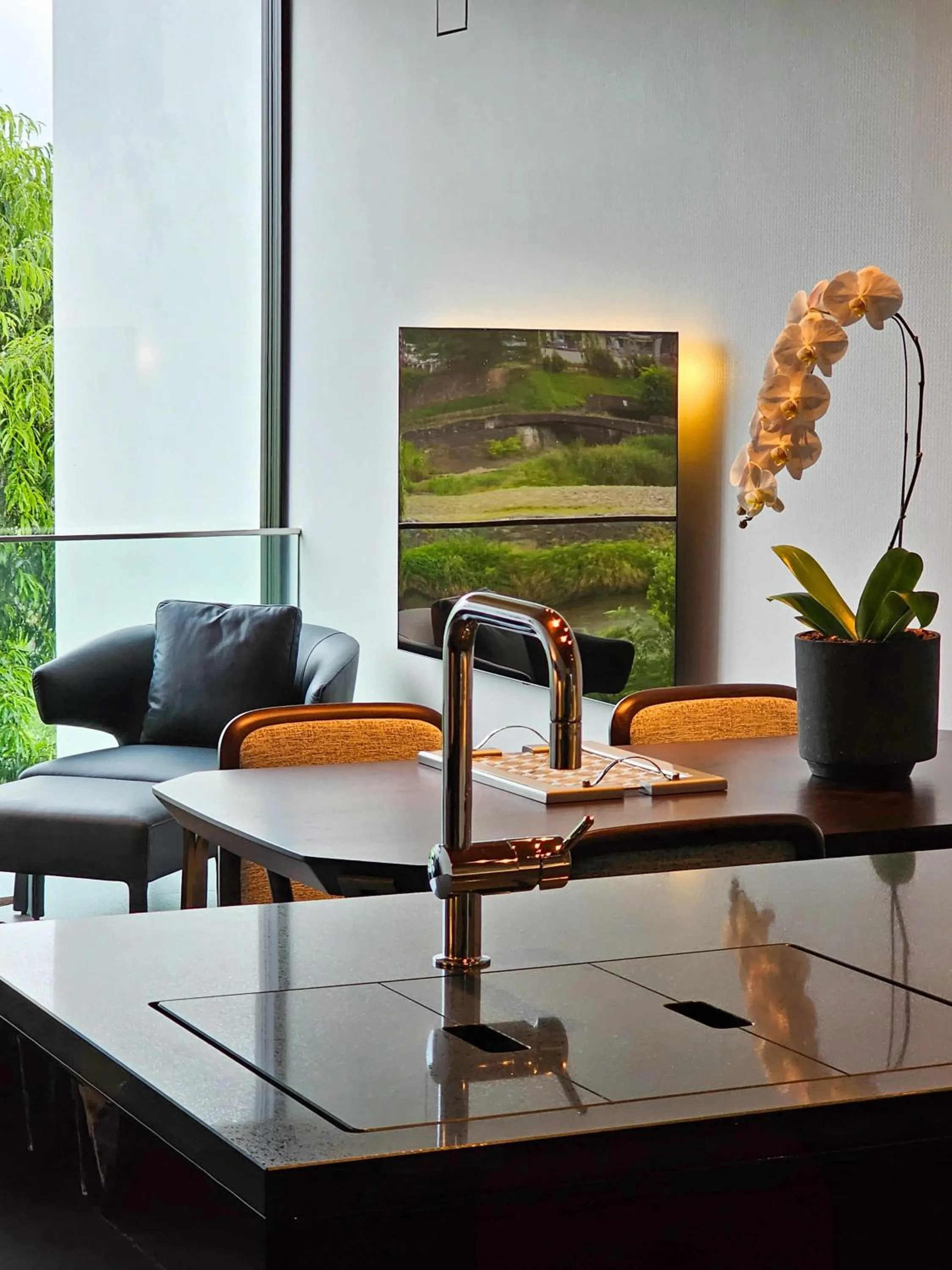 Living room in Kamo Residences by Reflections