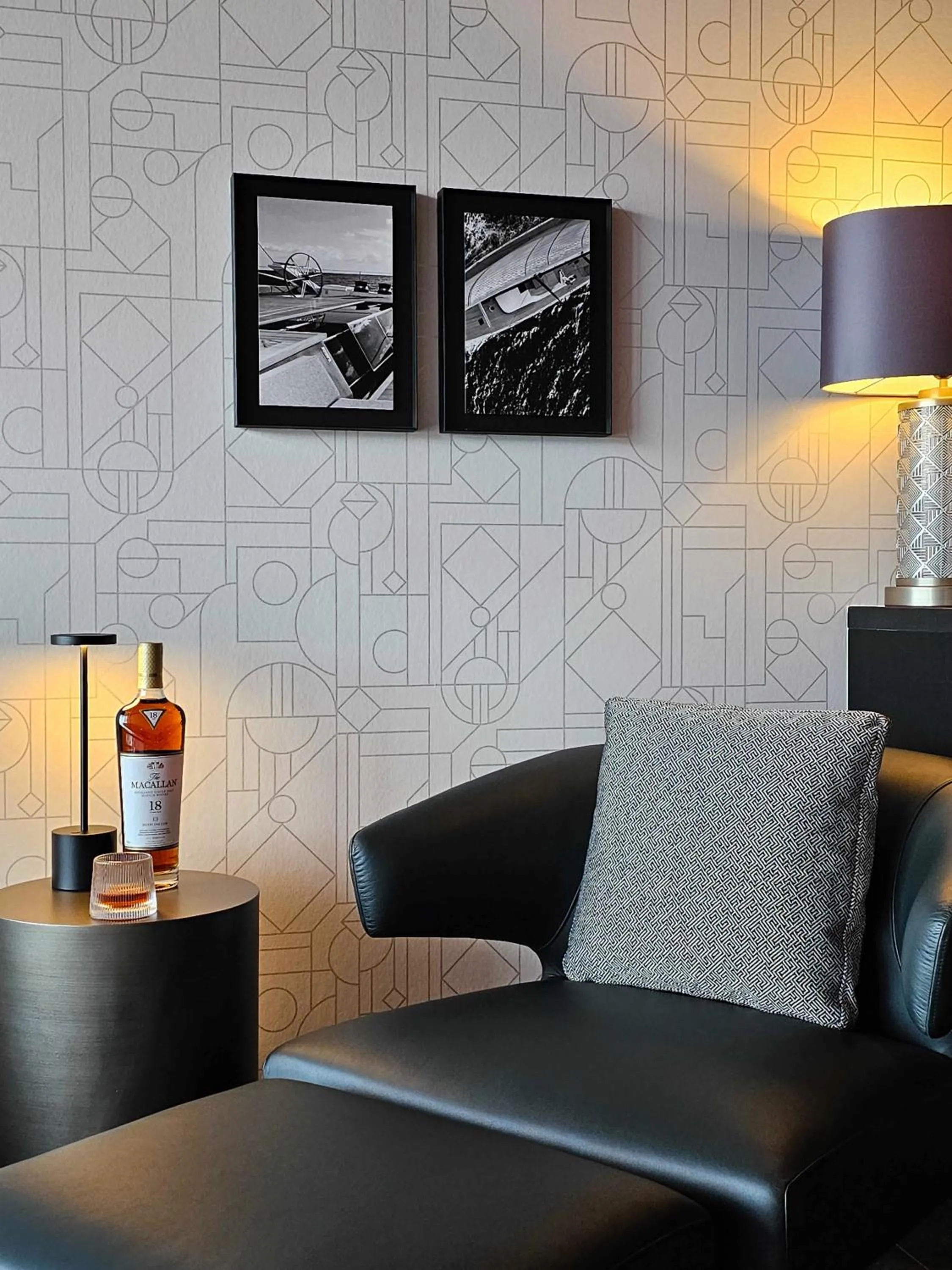 Living room in Kamo Residences by Reflections