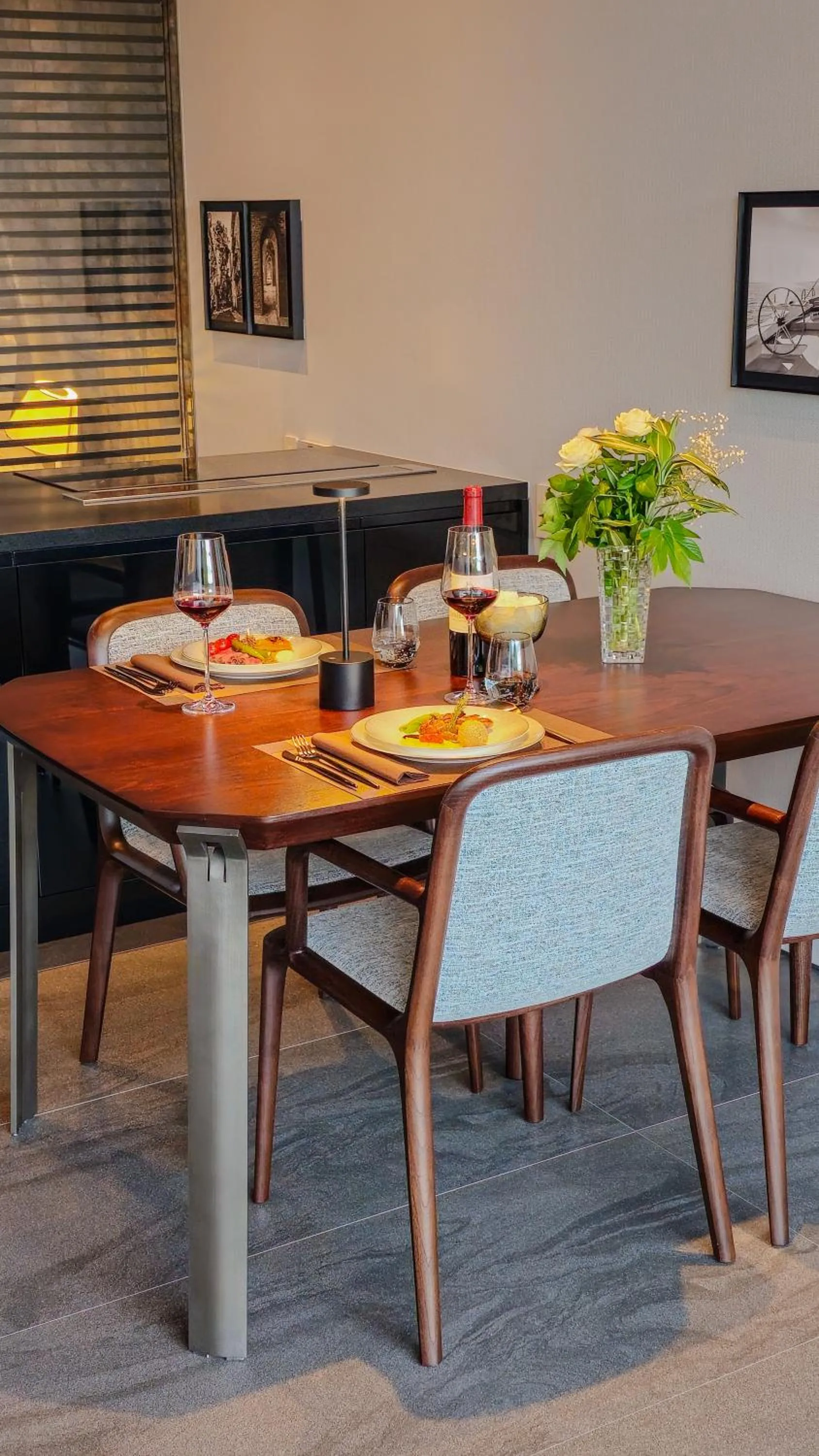 Restaurant/places to eat in Kamo Residences by Reflections