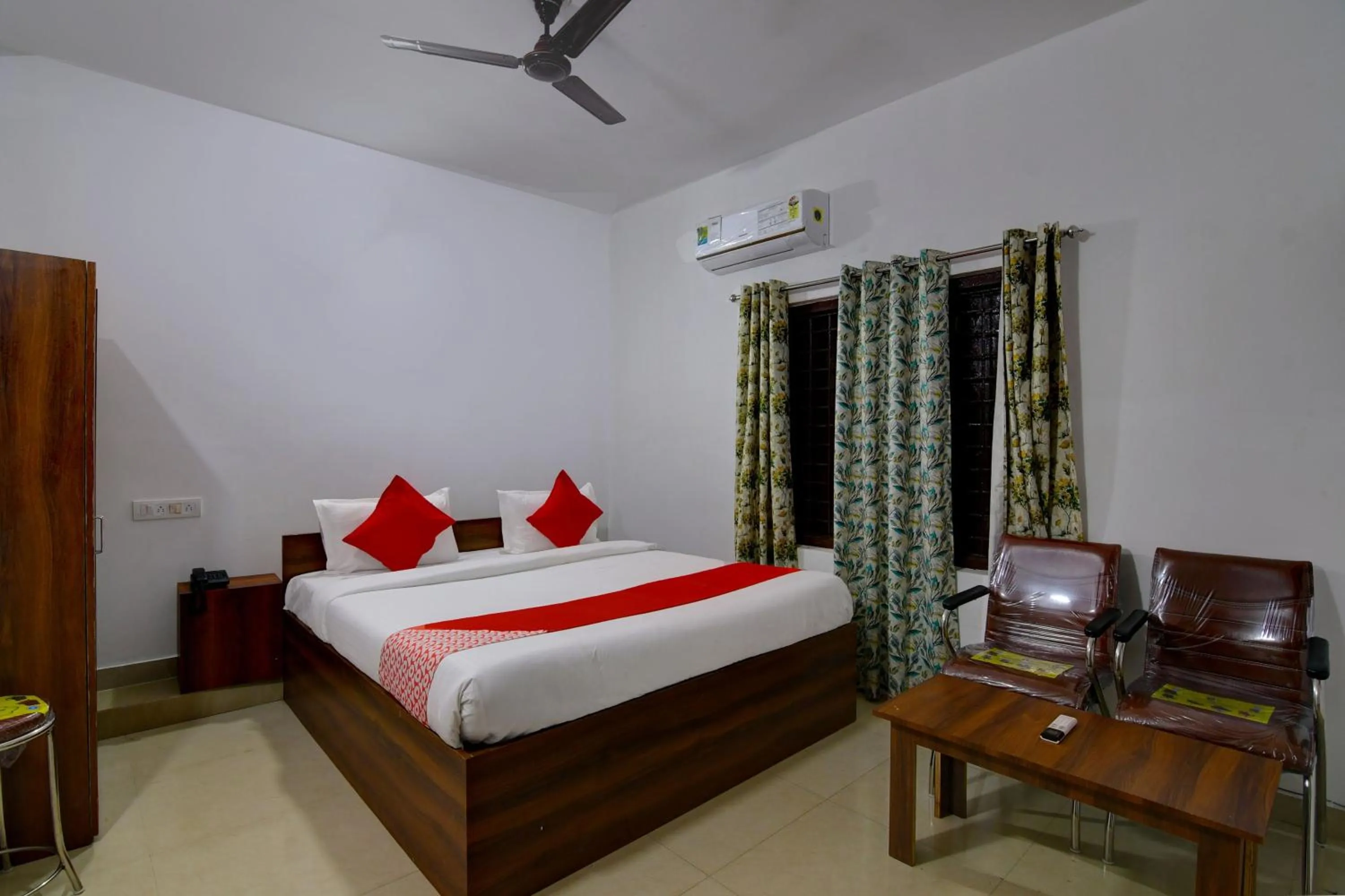 Bedroom in Hotel O Heaven Inn