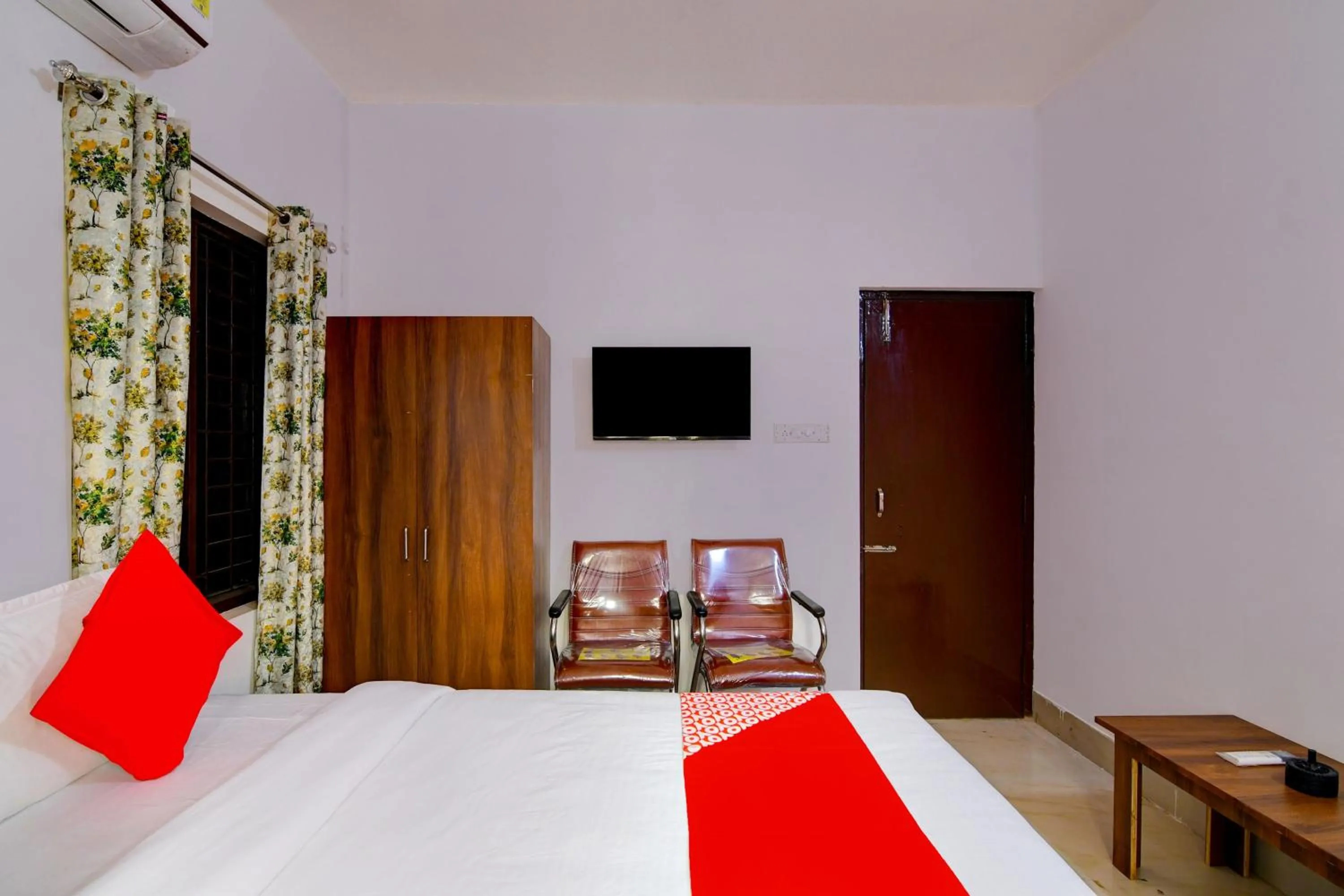 Bedroom in Hotel O Heaven Inn