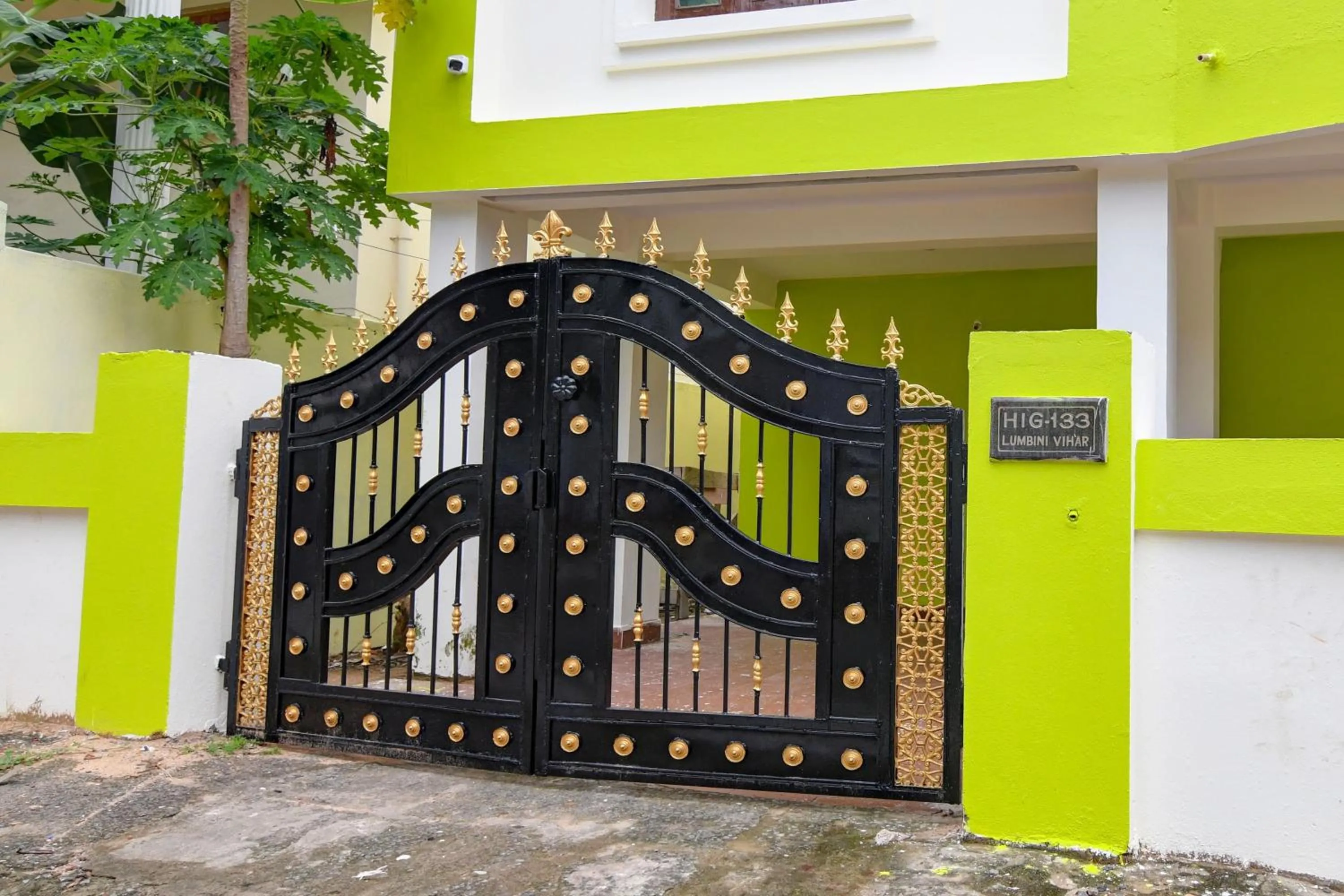 Facade/entrance in Hotel O Heaven Inn