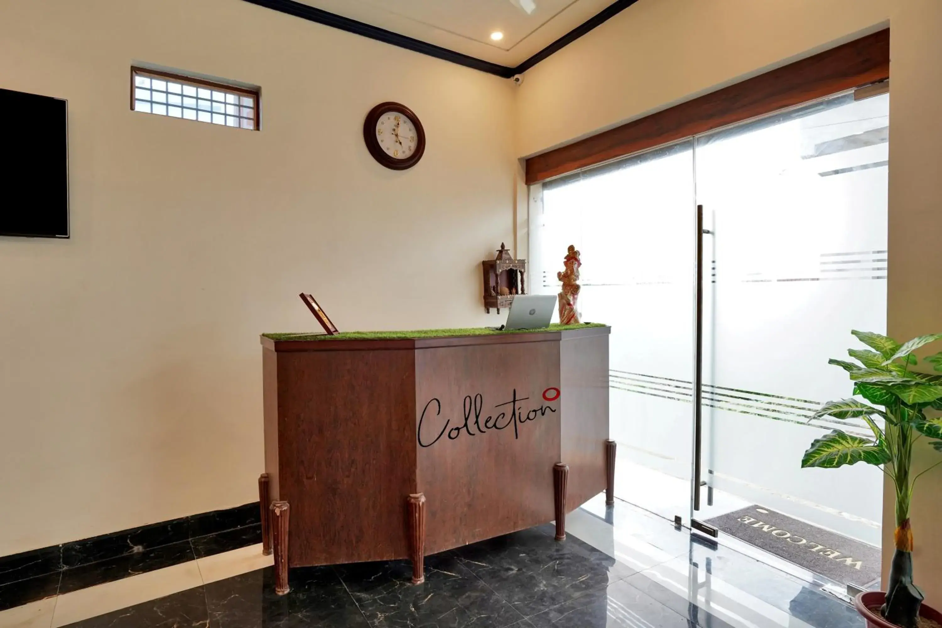 Lobby or reception in Collection O Trihans Mantion Hotel Lobby or reception in Collection O Trihans Mantion Hotel