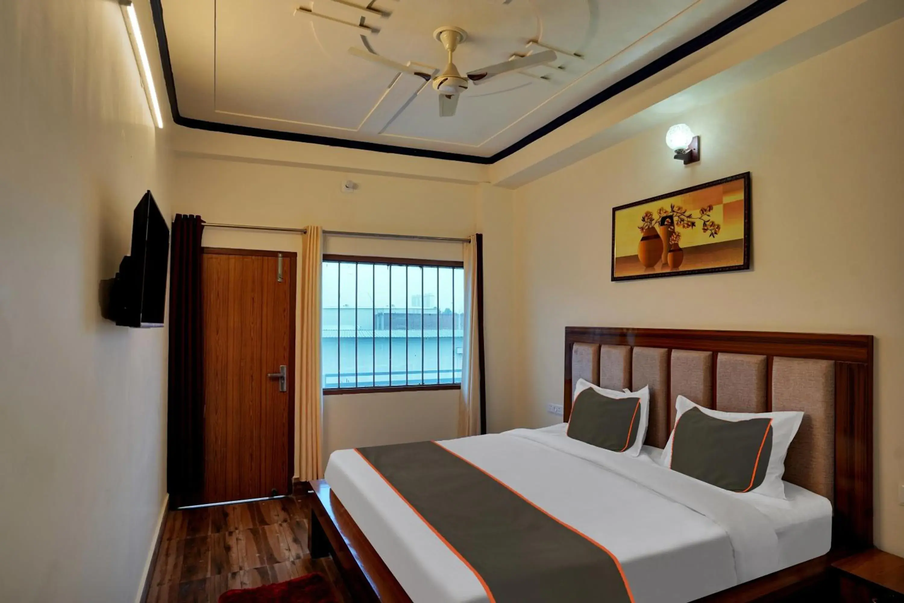 Bedroom in Collection O Trihans Mantion Hotel Bedroom in Collection O Trihans Mantion Hotel