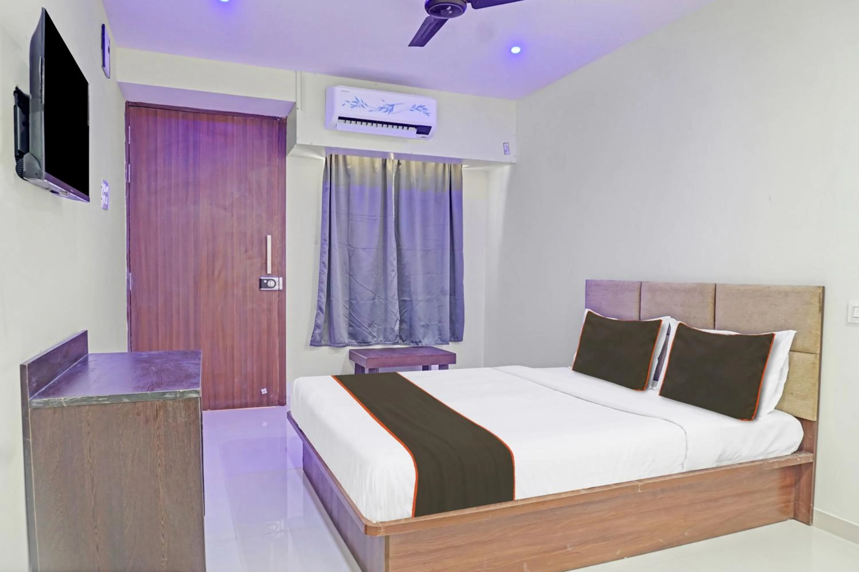 Bedroom, Bed in Collection O Rk Inn