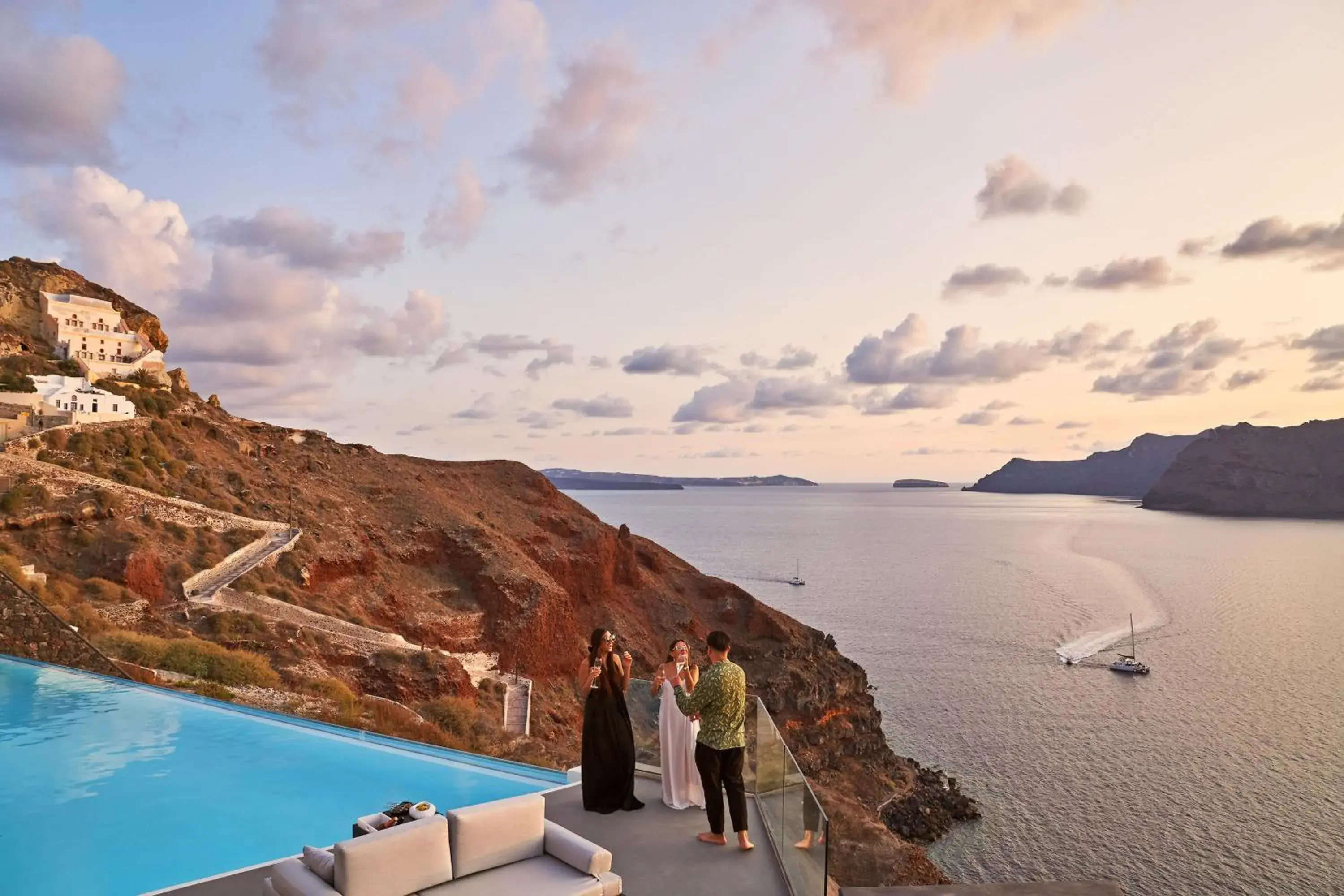 Restaurant/places to eat in Charisma Suites Restaurant/places to eat in Charisma Suites