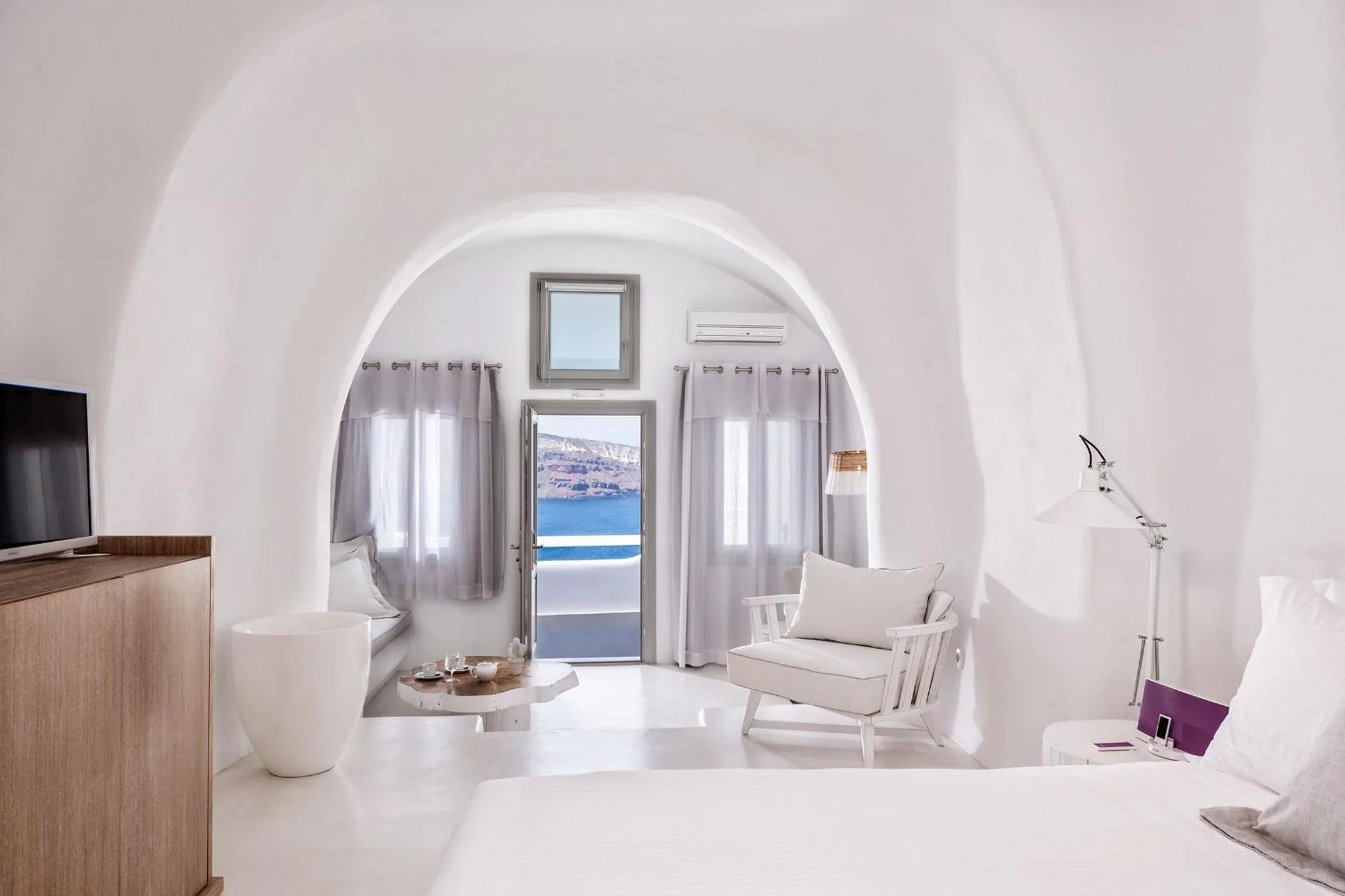 Seating area, Bed in Charisma Suites