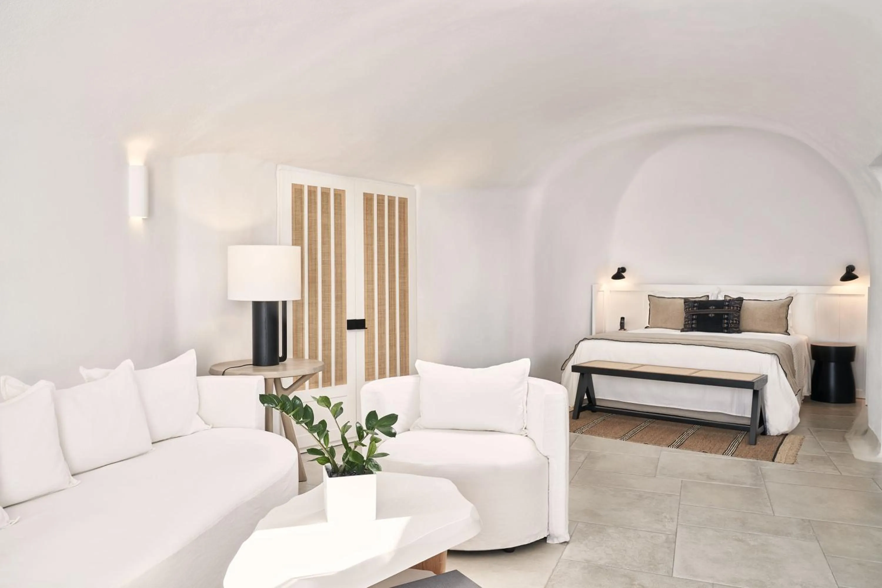 Living room, Bed in Charisma Suites