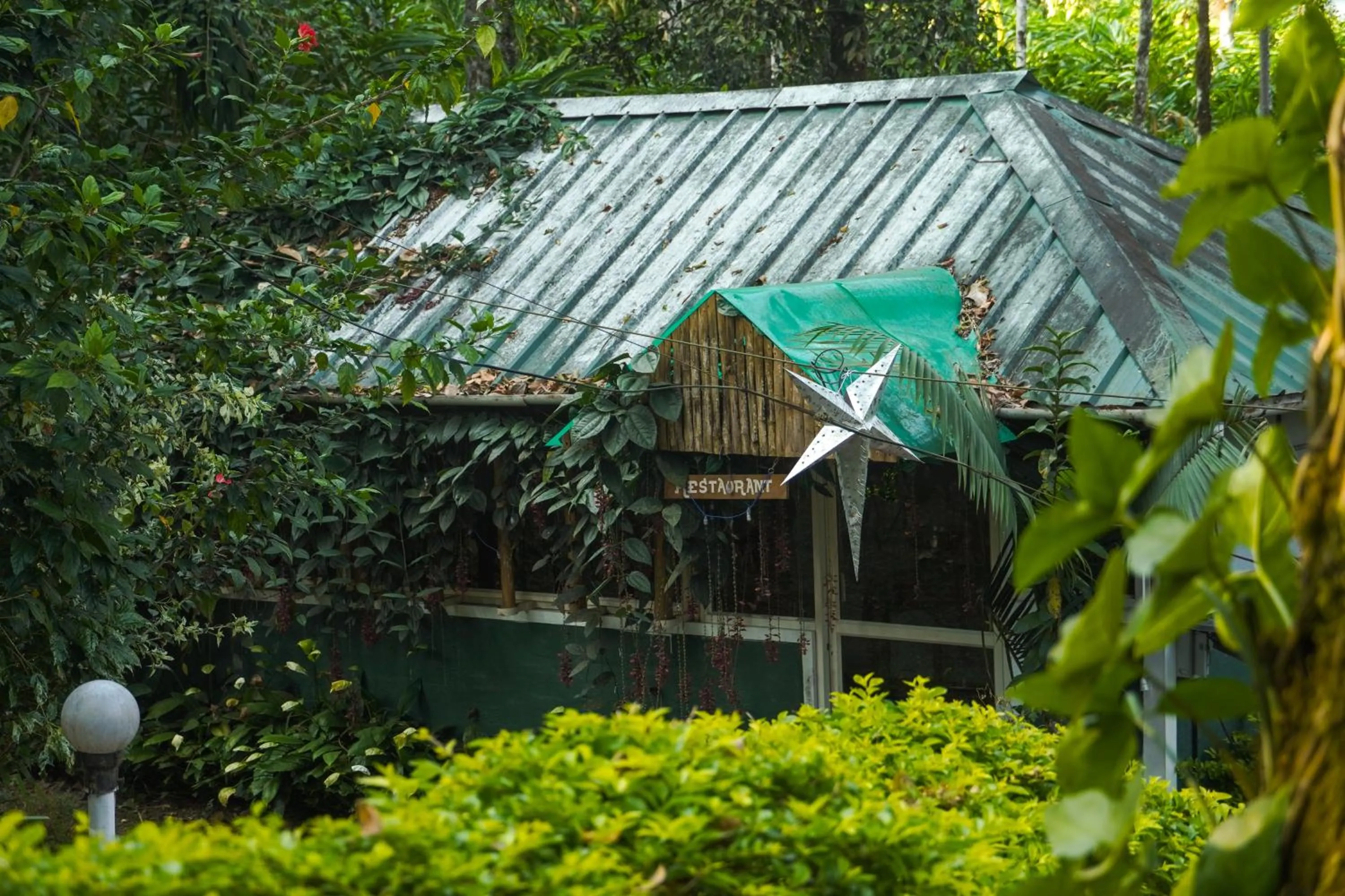 Restaurant/places to eat in Blue Bells Resort By Maat Hotels