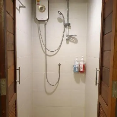 Shower in Baan Heart Thai