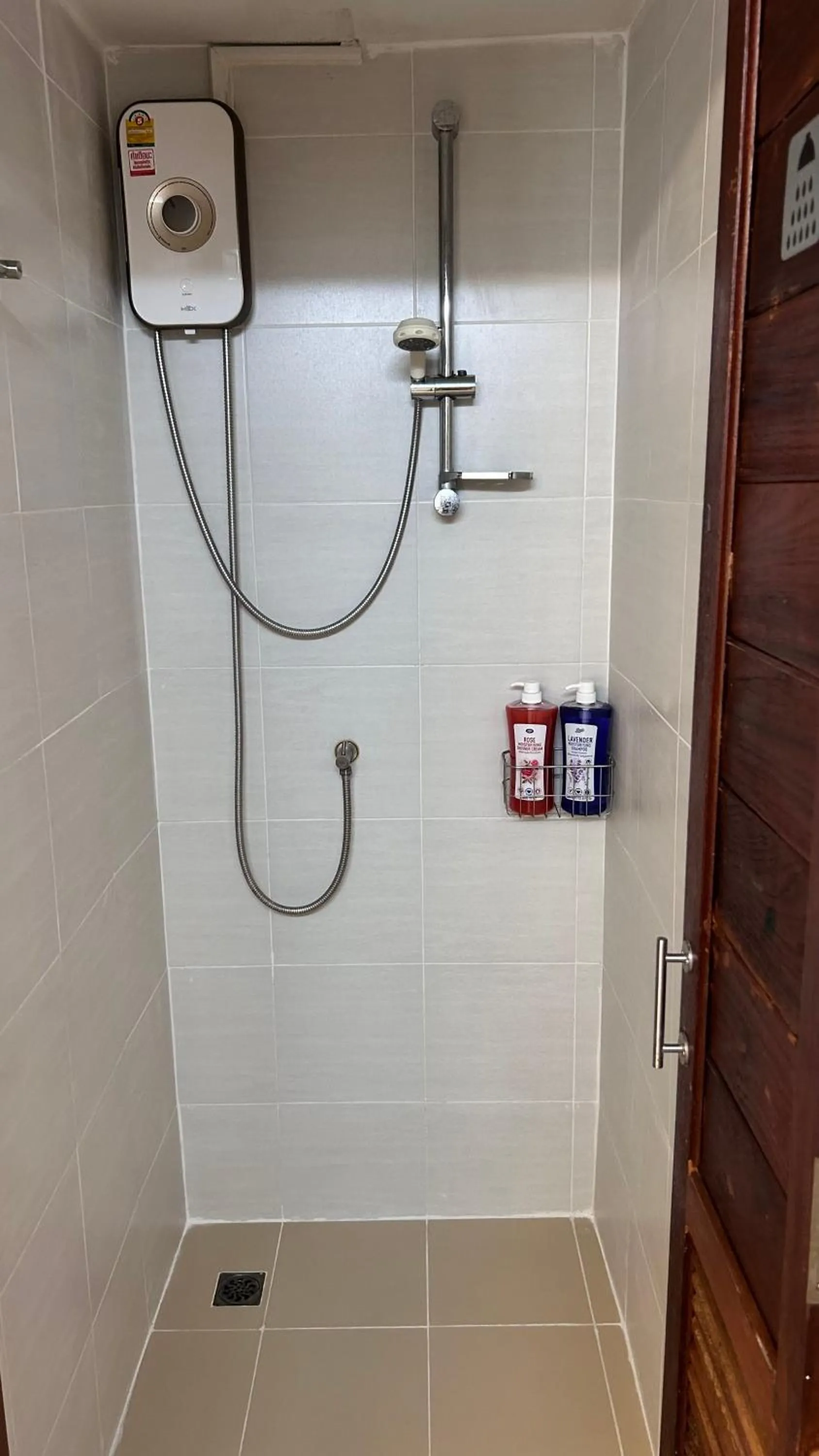Shower in Baan Heart Thai