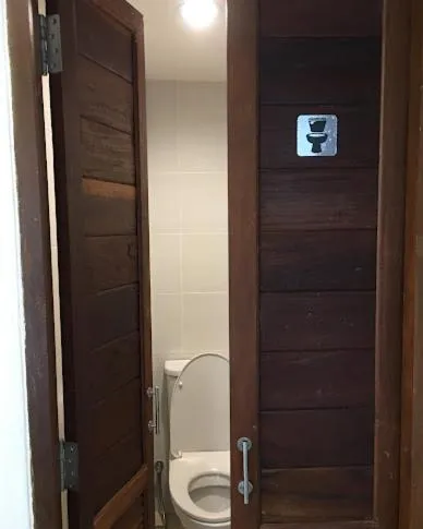 Toilet in Baan Heart Thai