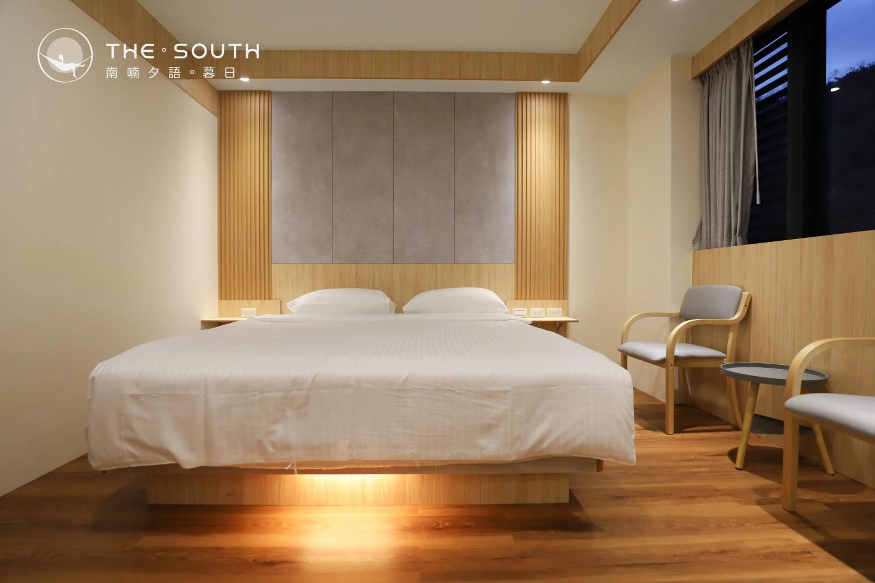 Bed in The South-Sunset