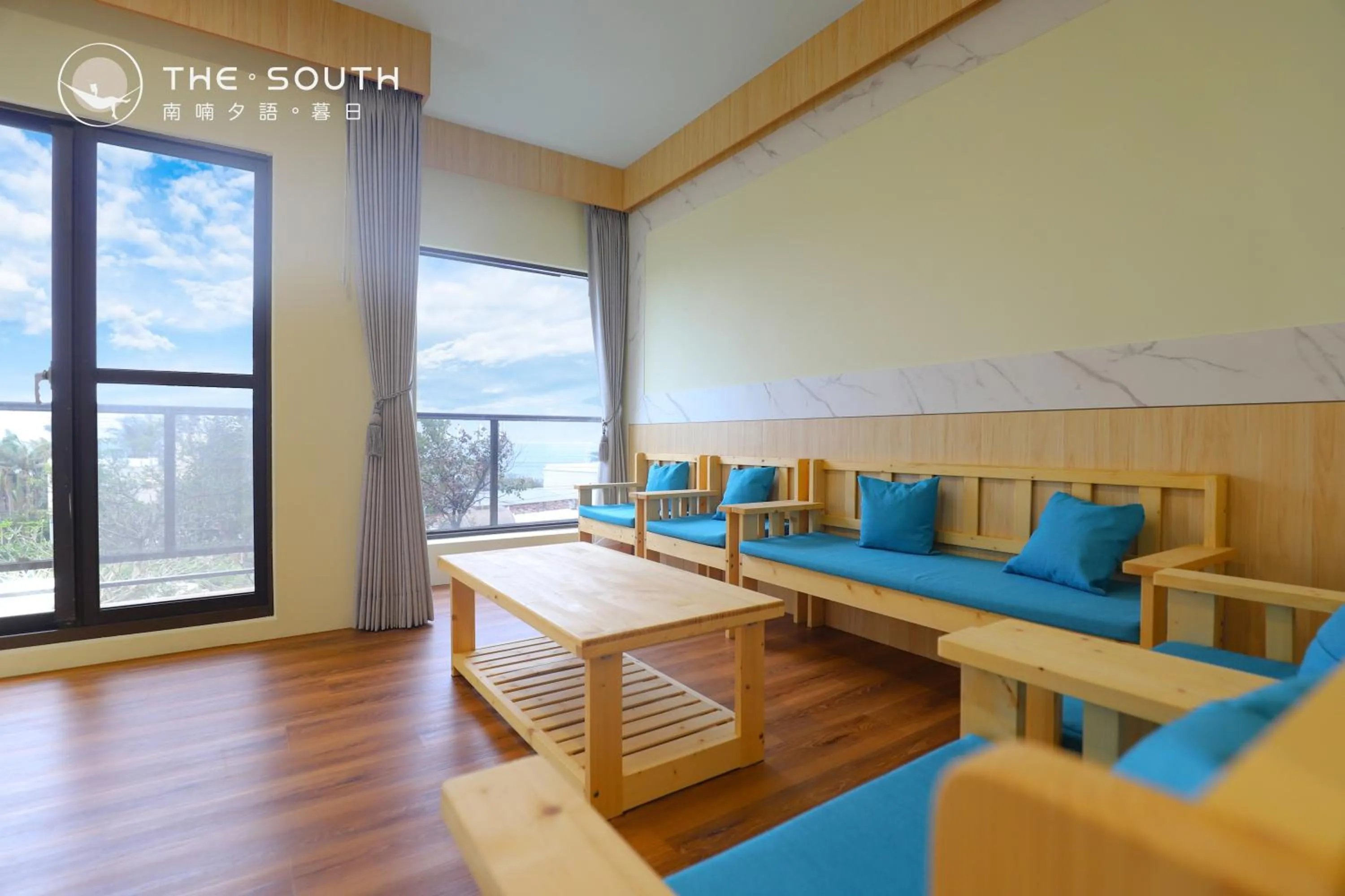 Living room in The South-Sunset