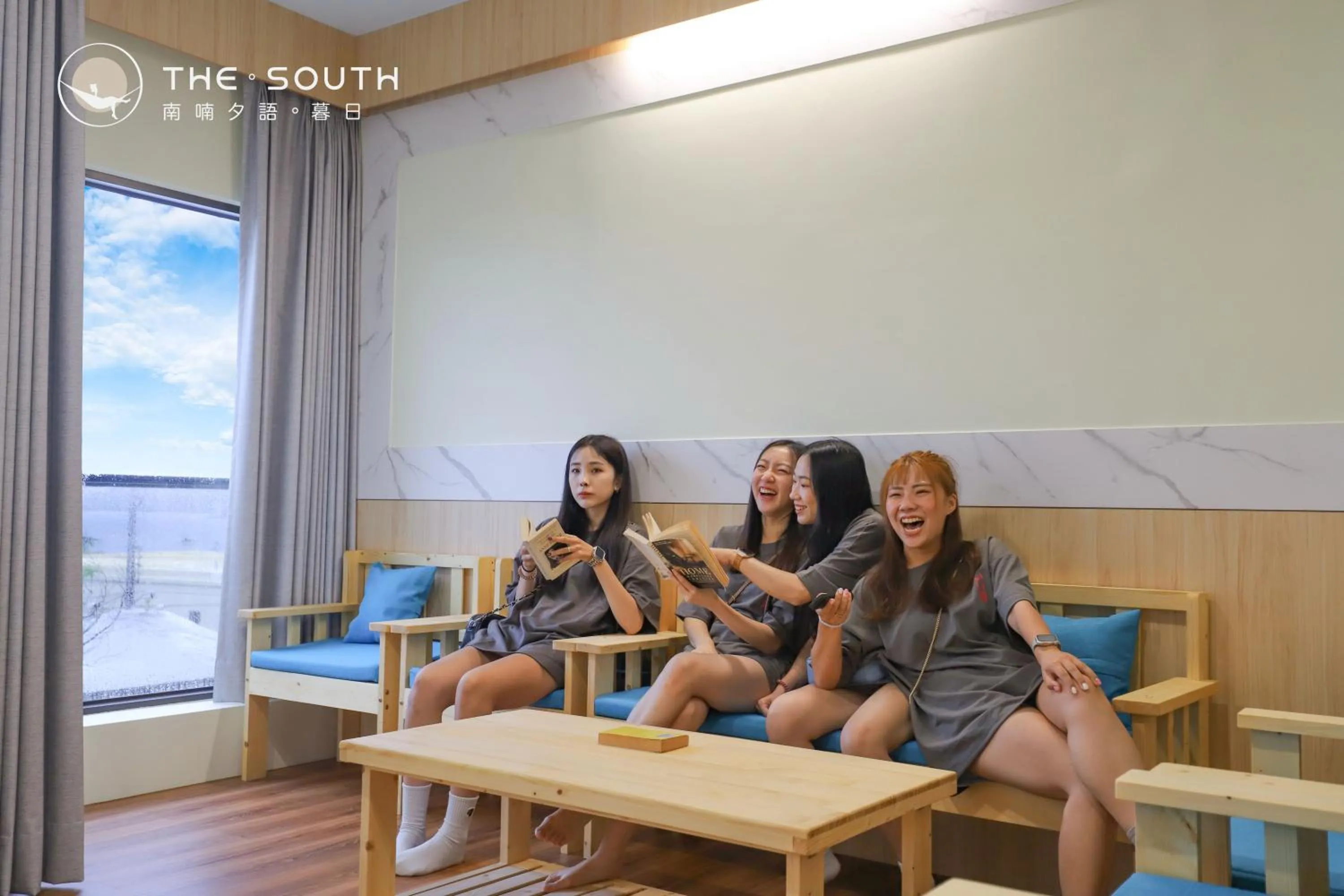 Living room in The South-Sunset