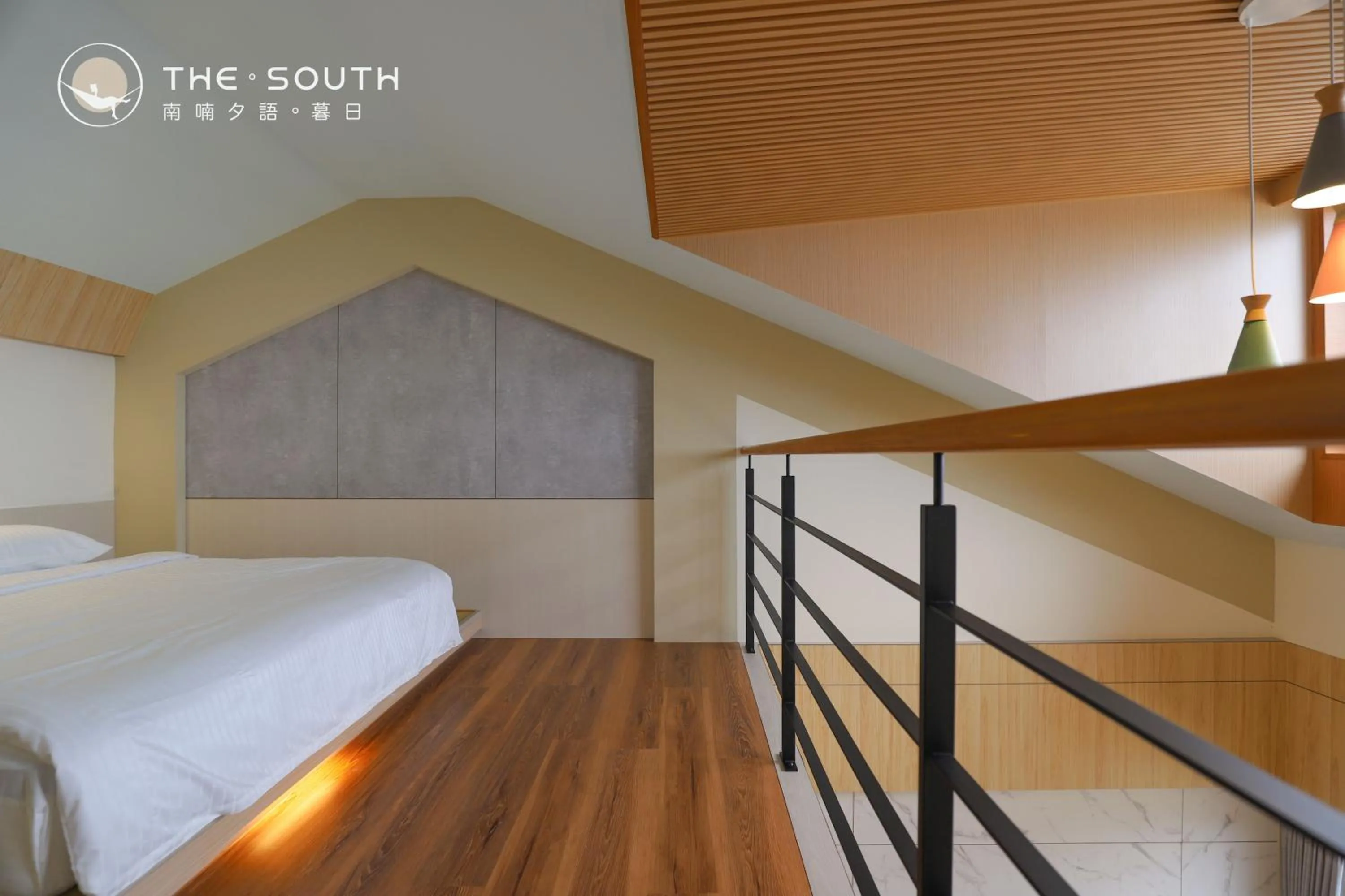 Bed in The South-Sunset