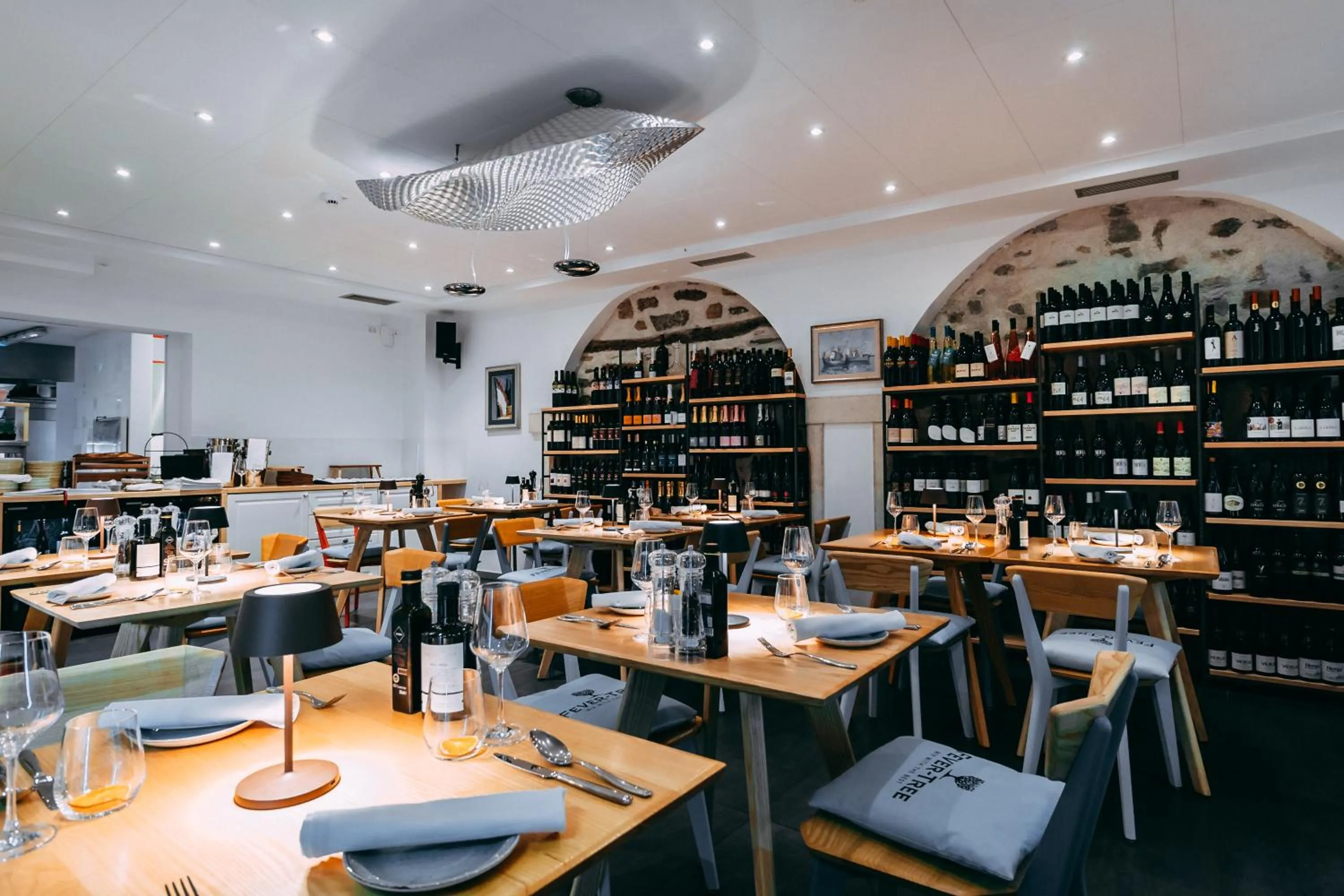 Restaurant/places to eat in Second Life in Piran - Hotel Zala Piran with private parking and shuttle service