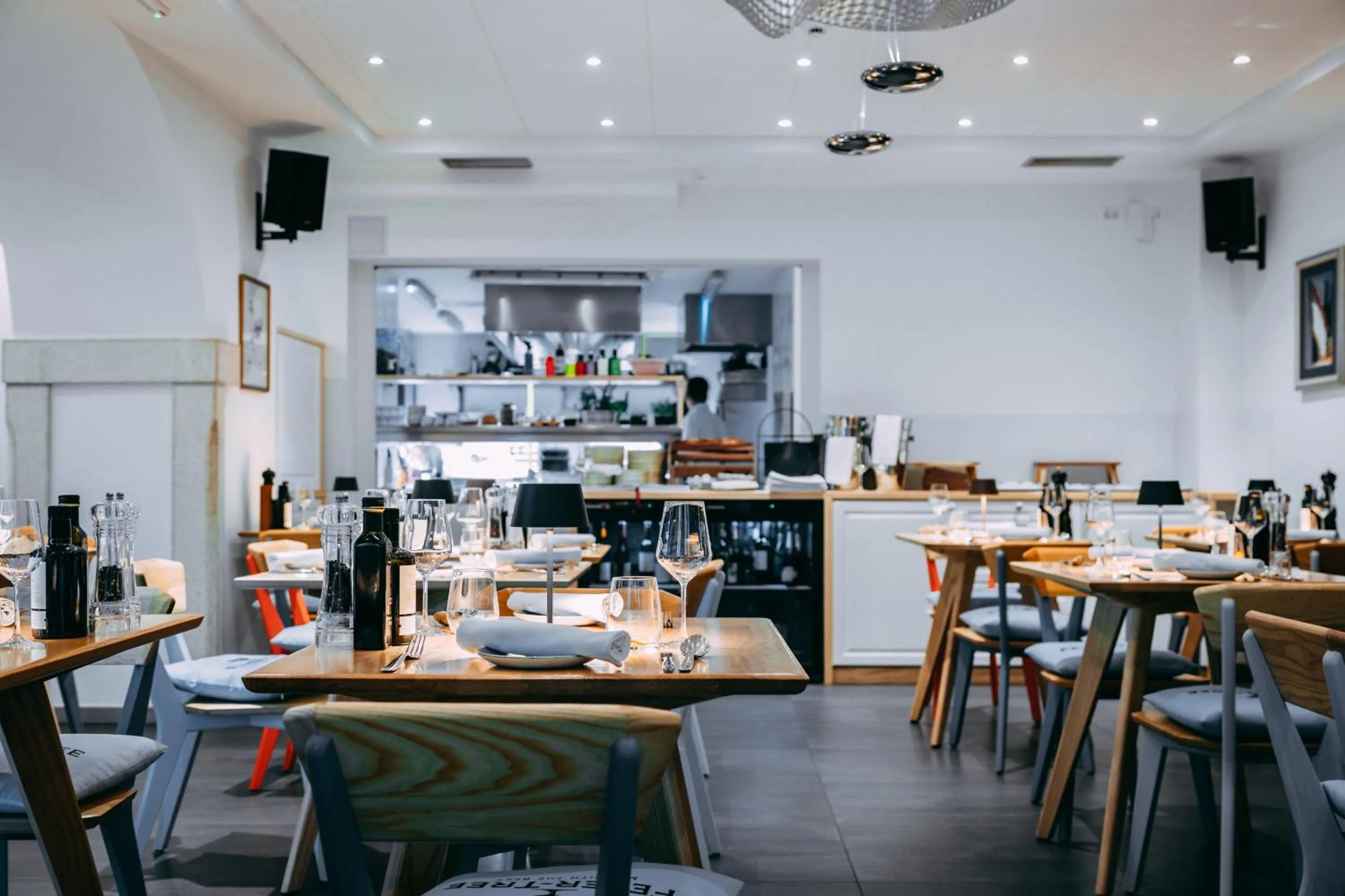 Restaurant/places to eat in Second Life in Piran - Hotel Zala Piran with private parking and shuttle service