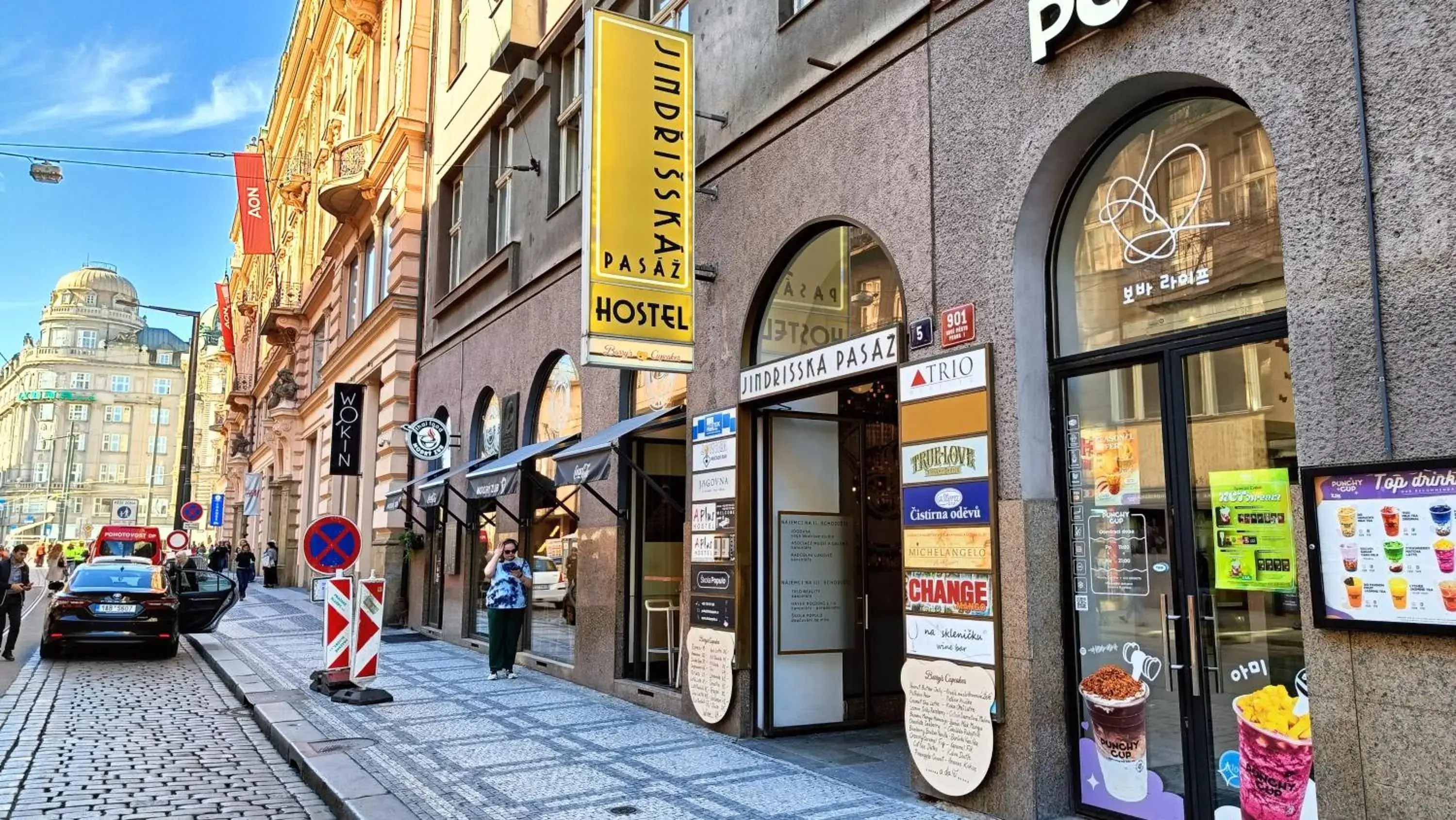 Facade/entrance in A Plus Hostel - Centrum Facade/entrance in A Plus Hostel - Centrum