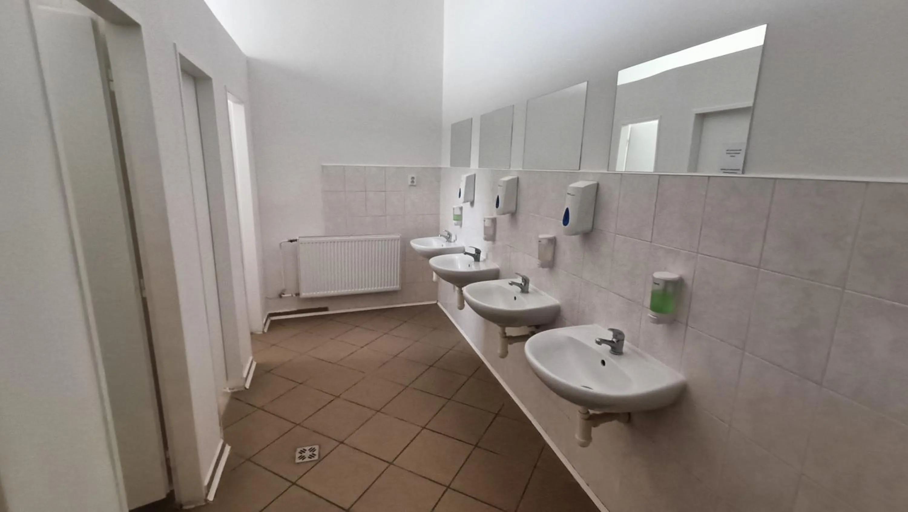 Shower in A Plus Hostel - Centrum