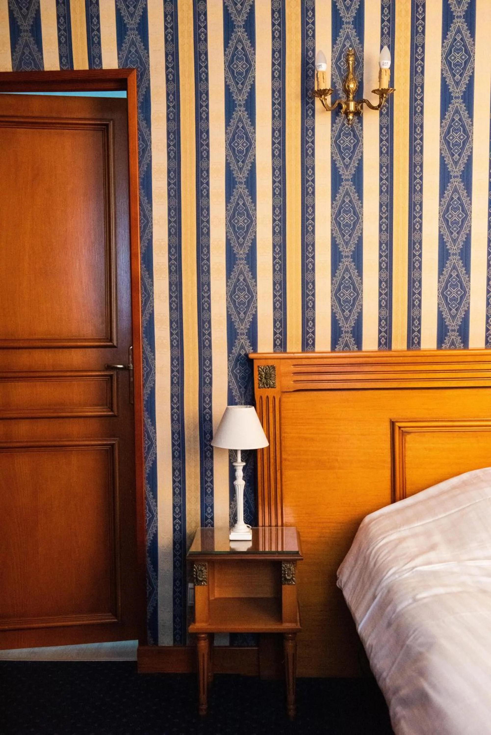 Bed in Hôtel Jolly Roger