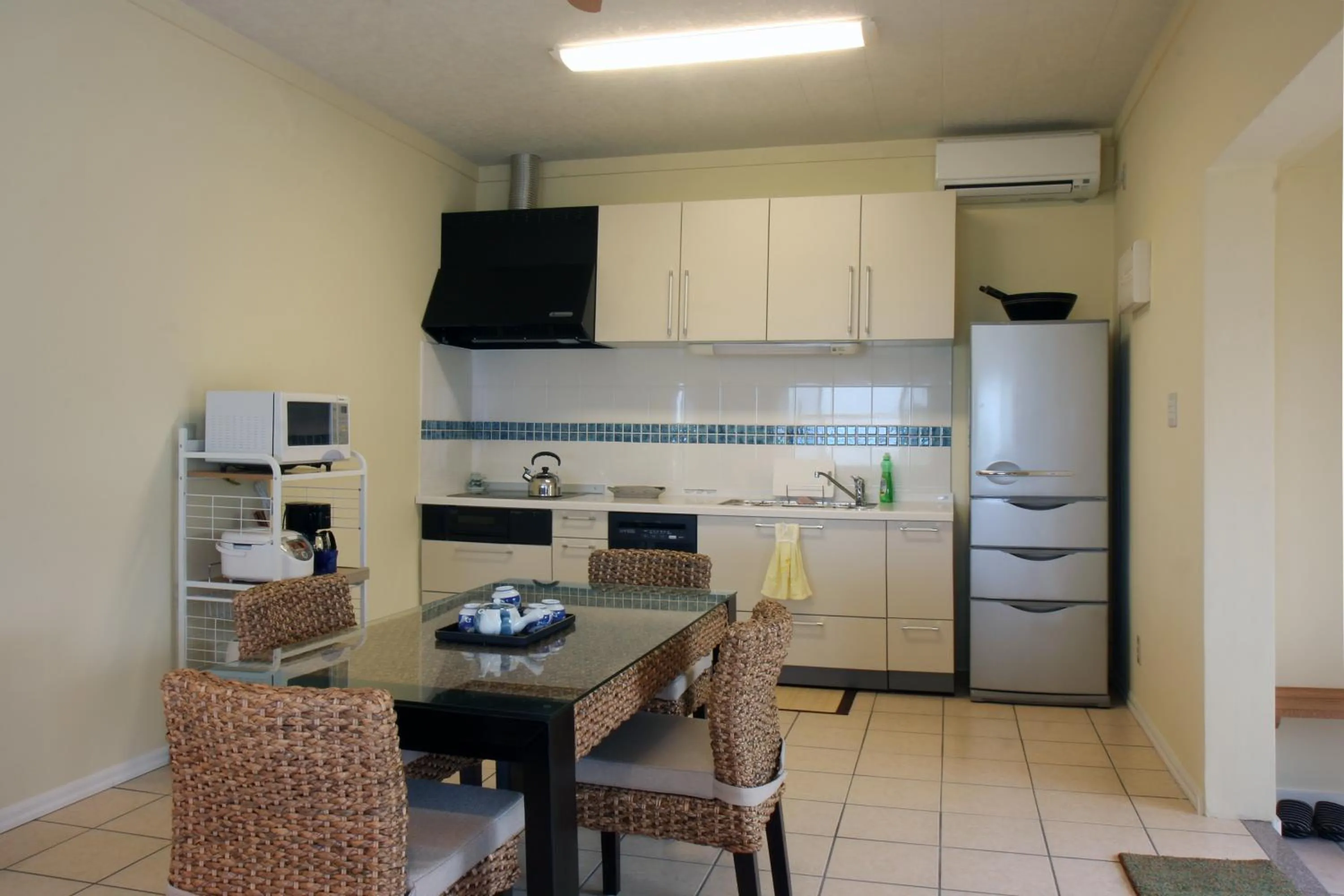 Kitchen or kitchenette in Tsundara Beach Retreat