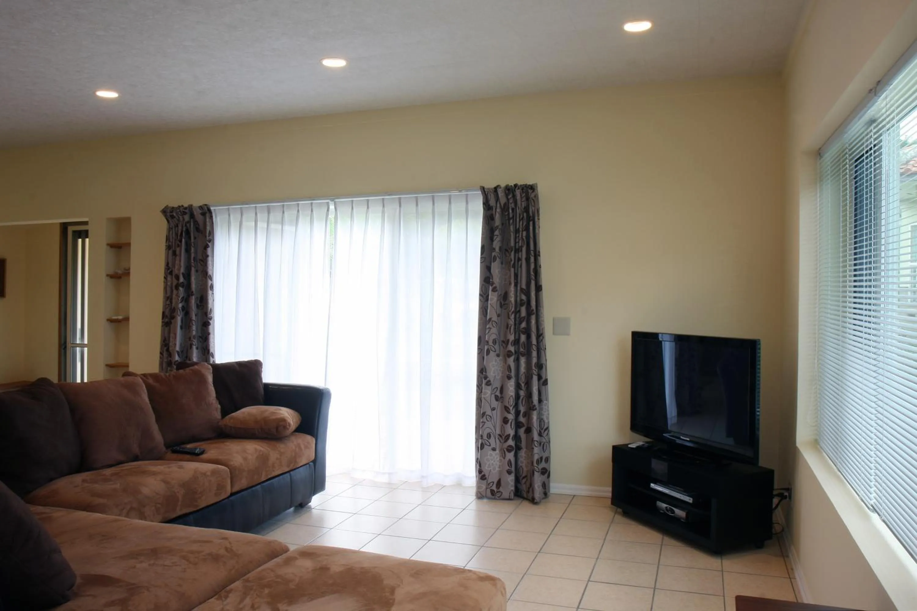 TV and multimedia in Tsundara Beach Retreat