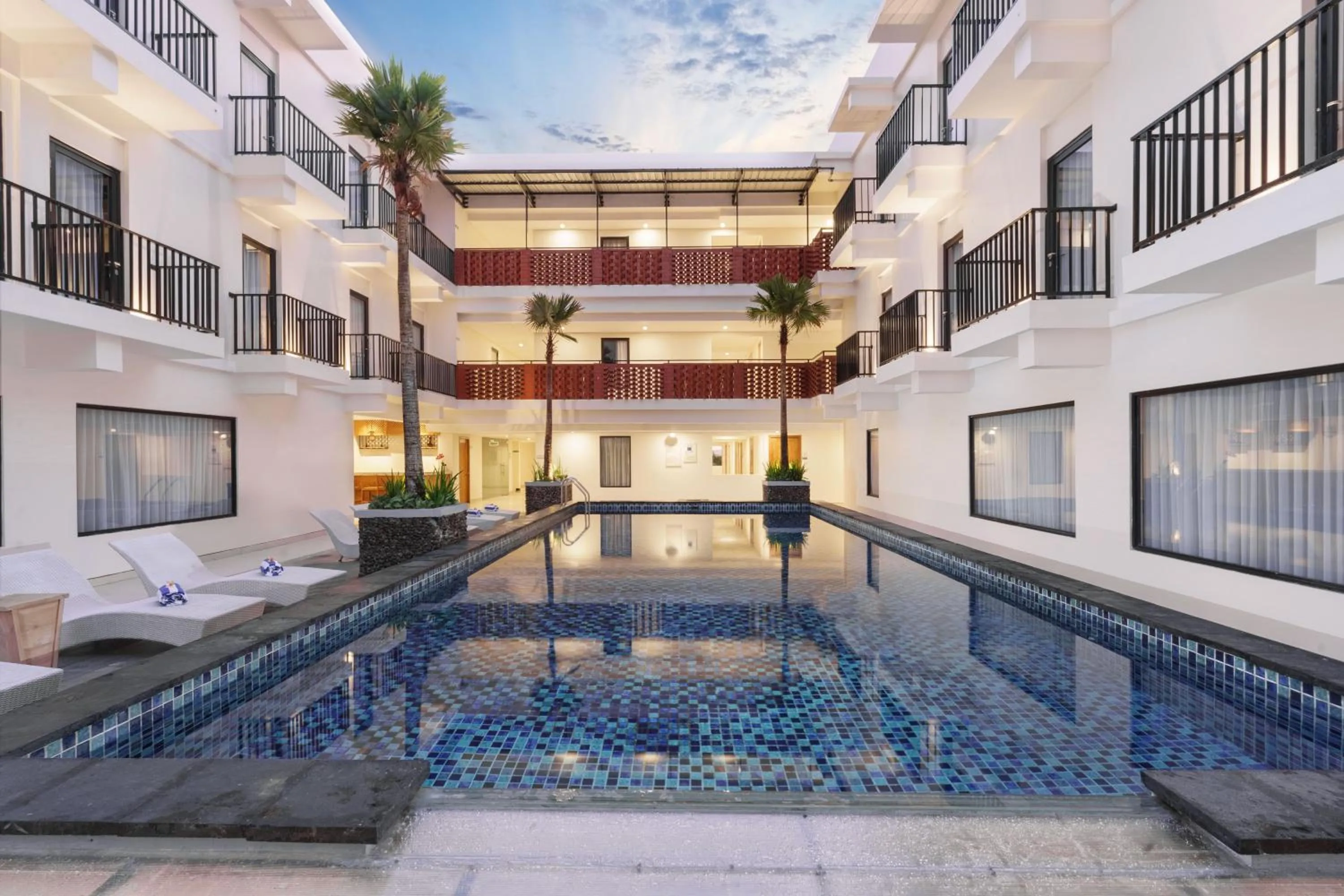 Swimming pool in Swiss-Belcourt Lombok