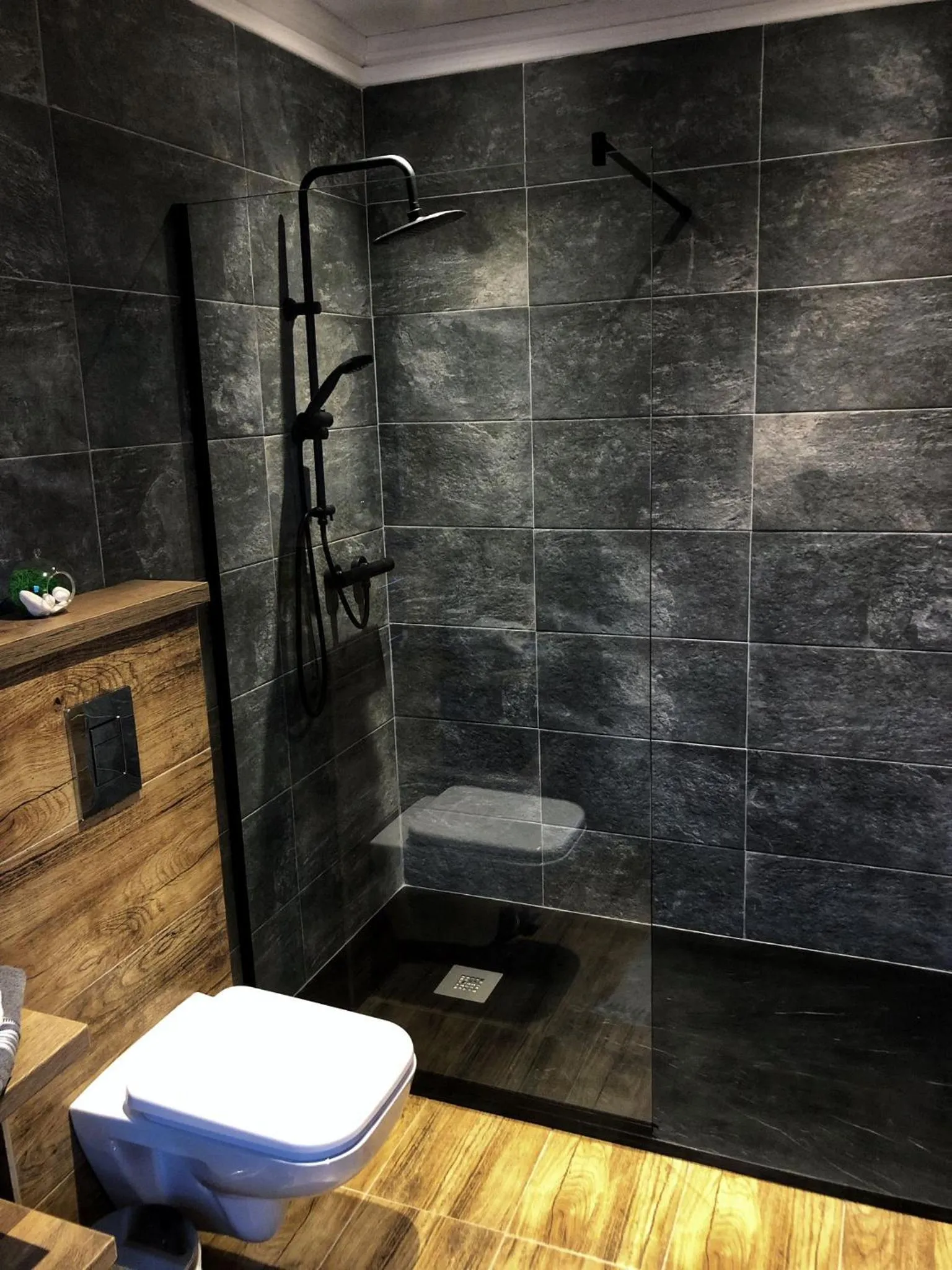 Shower in Casa Traian