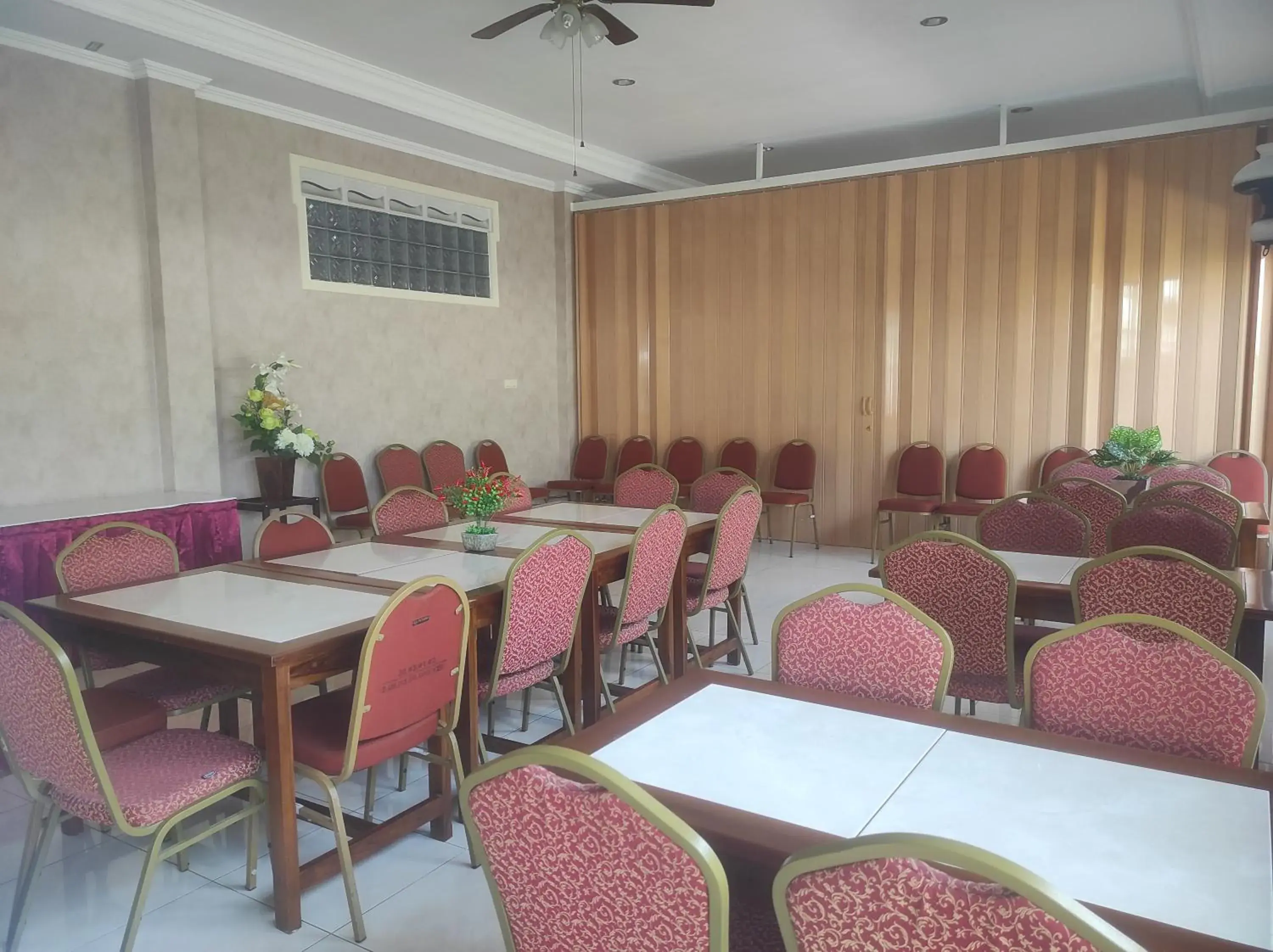 Restaurant/places to eat in Shafira Hotel Yogyakarta Restaurant/places to eat in Shafira Hotel Yogyakarta