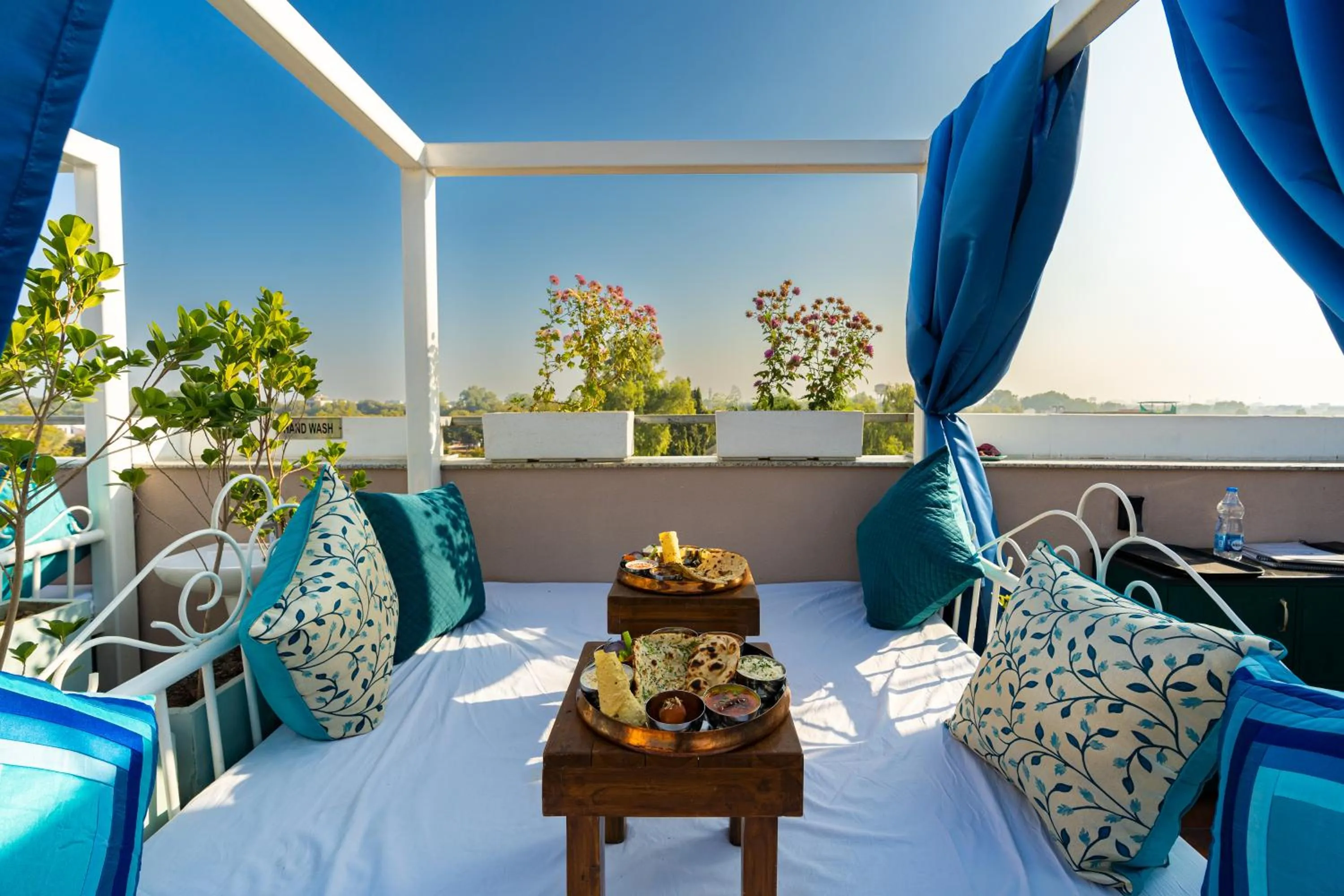 Area and facilities in Blue Door