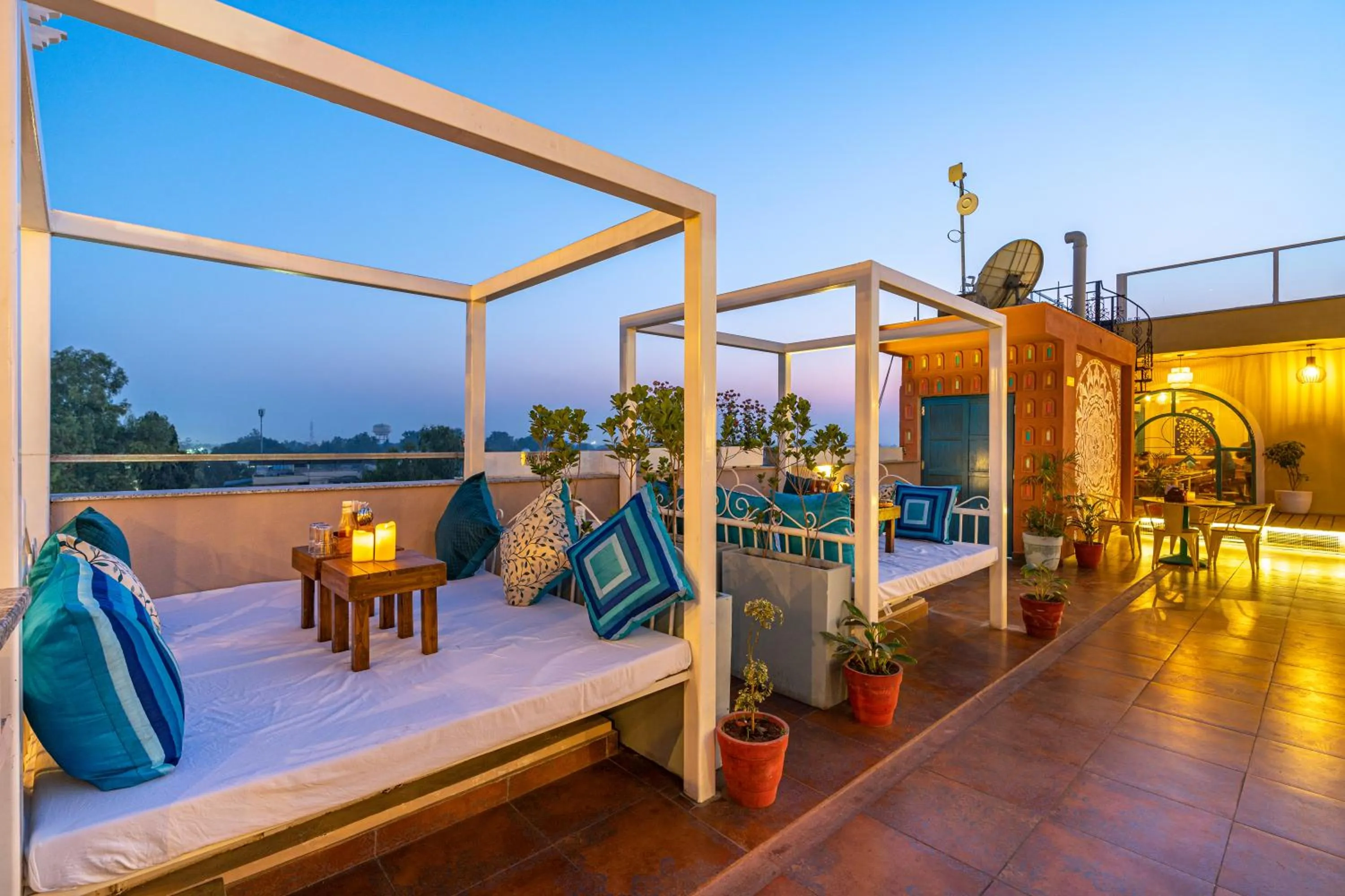 Restaurant/places to eat in Blue Door