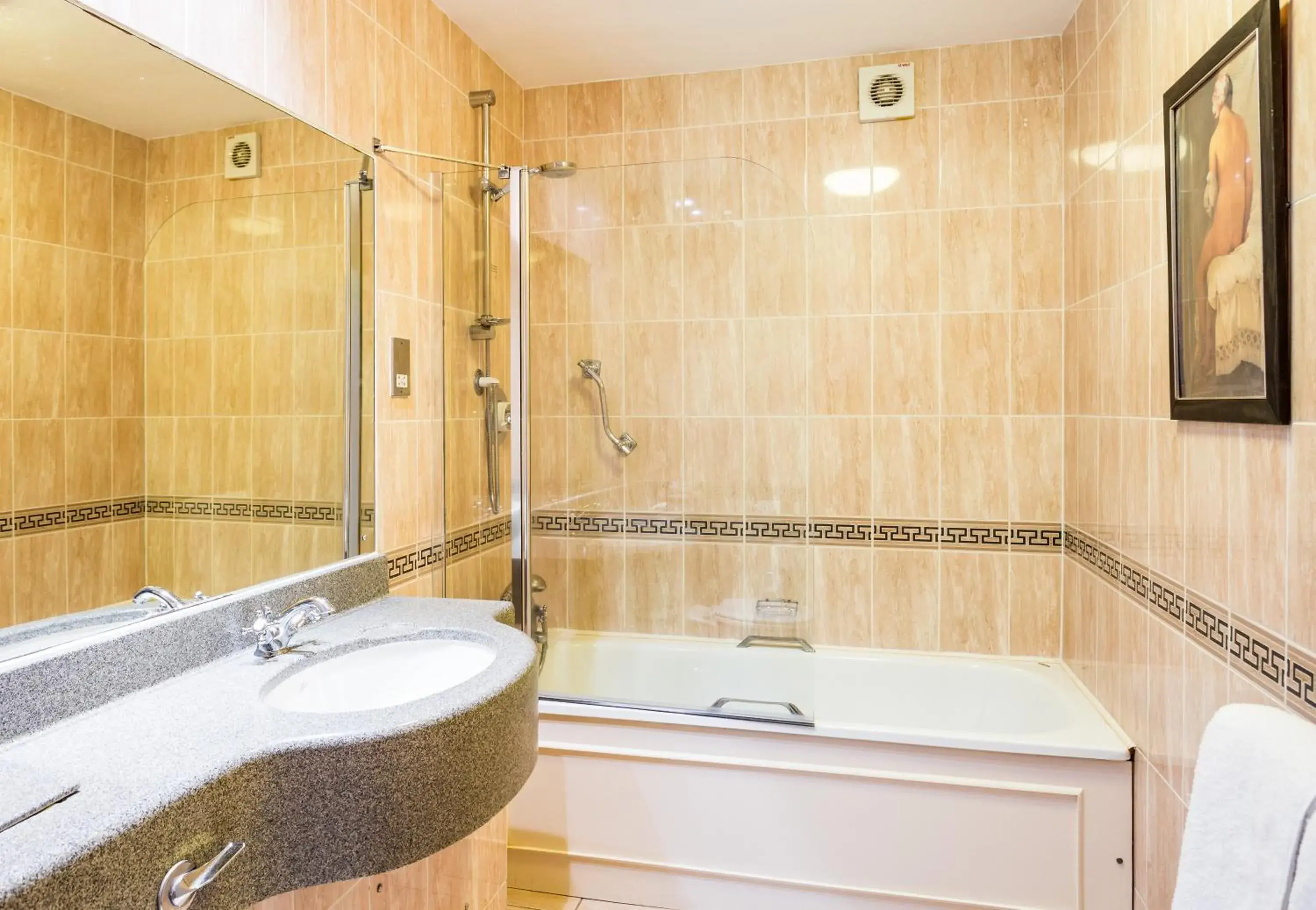 Bathroom in The Imperial Torquay Bathroom in The Imperial Torquay