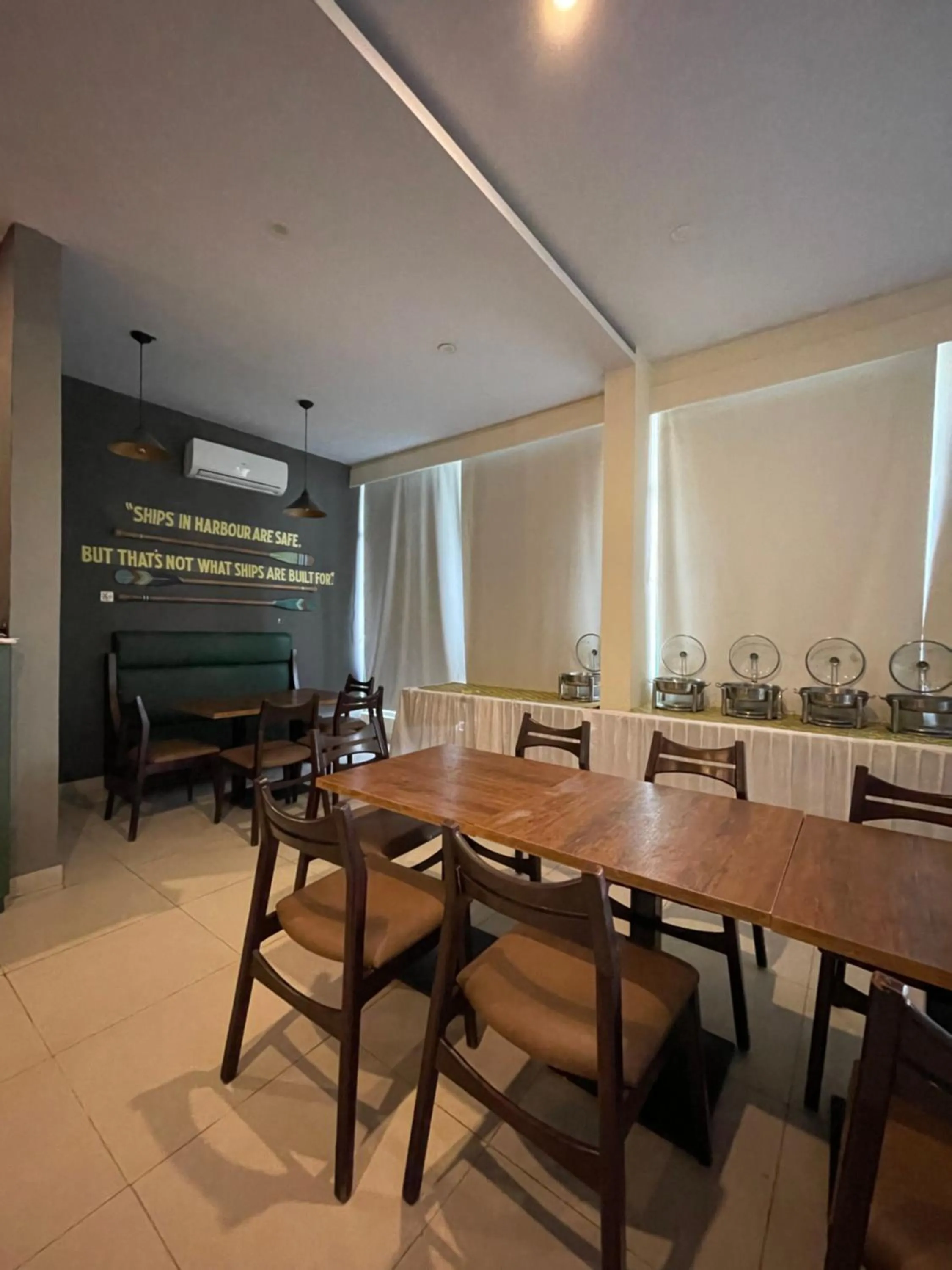 Restaurant/places to eat in Destination Beach Hotel by Dreamworld