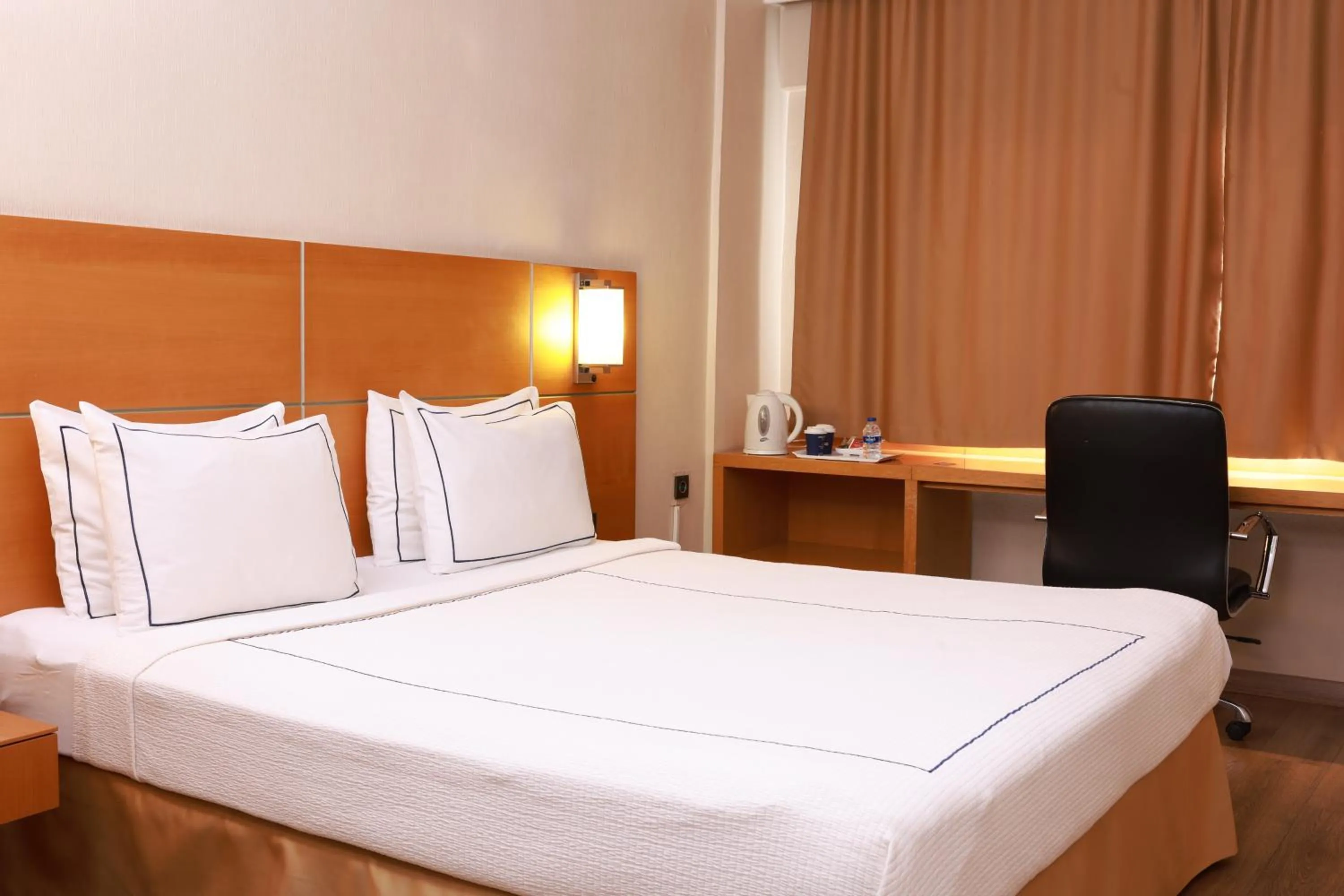 Photo of the whole room, Bed in Anemon Kent Ege Otel