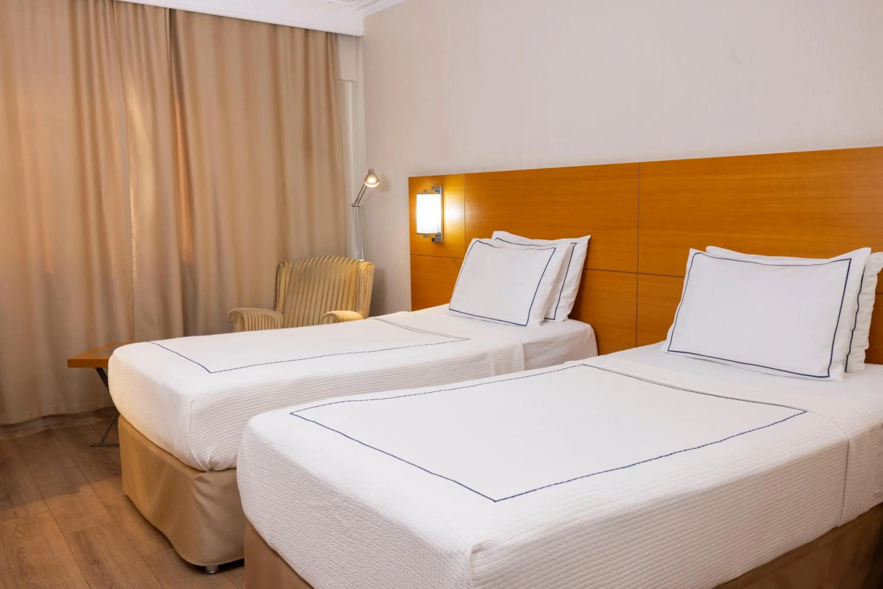 Photo of the whole room, Bed in Anemon Kent Ege Otel