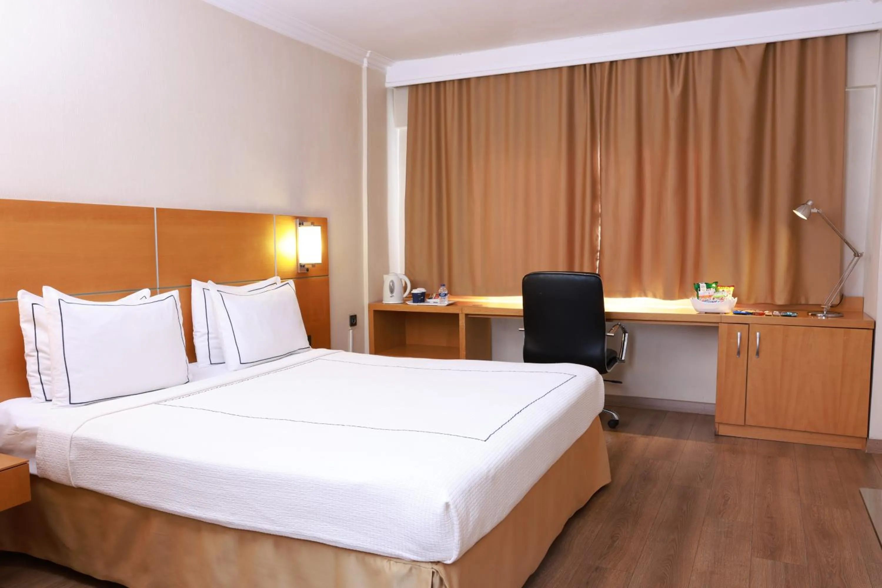 Photo of the whole room, Bed in Anemon Kent Ege Otel