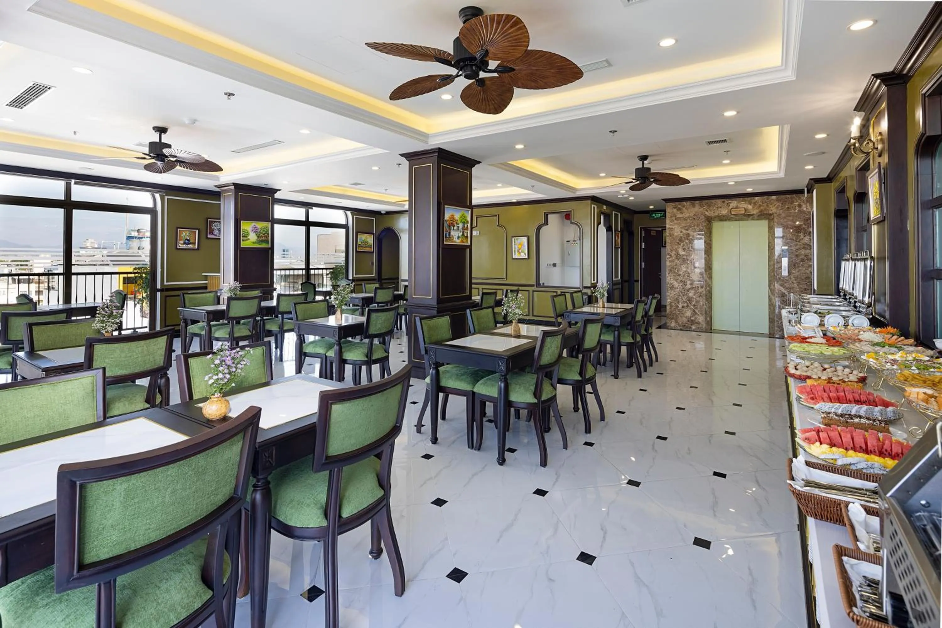 Restaurant/places to eat in Charming beauty hotel