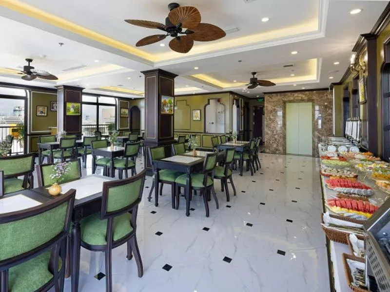 Restaurant/places to eat in Charming beauty hotel