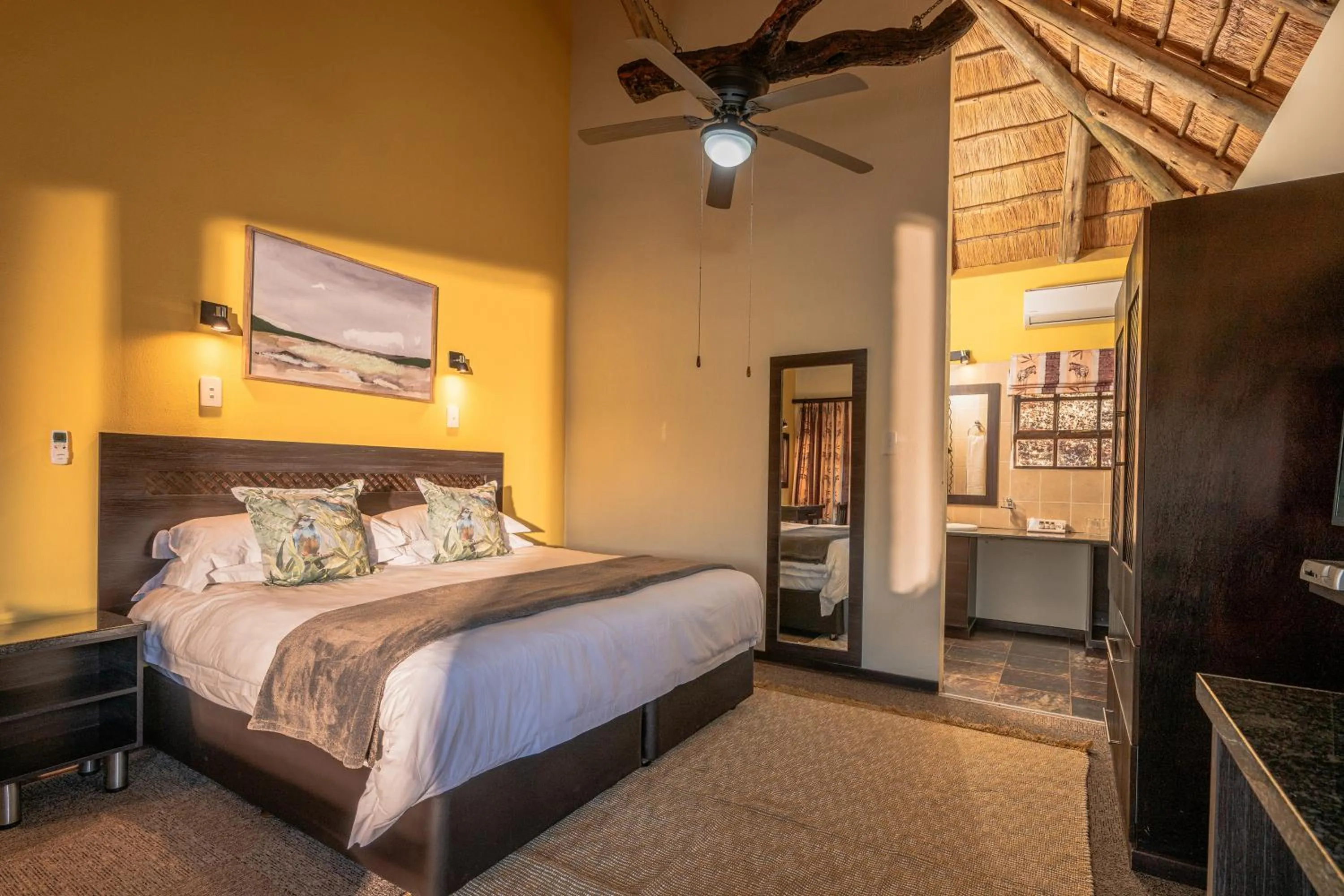 Bed in Hannah Game Lodge