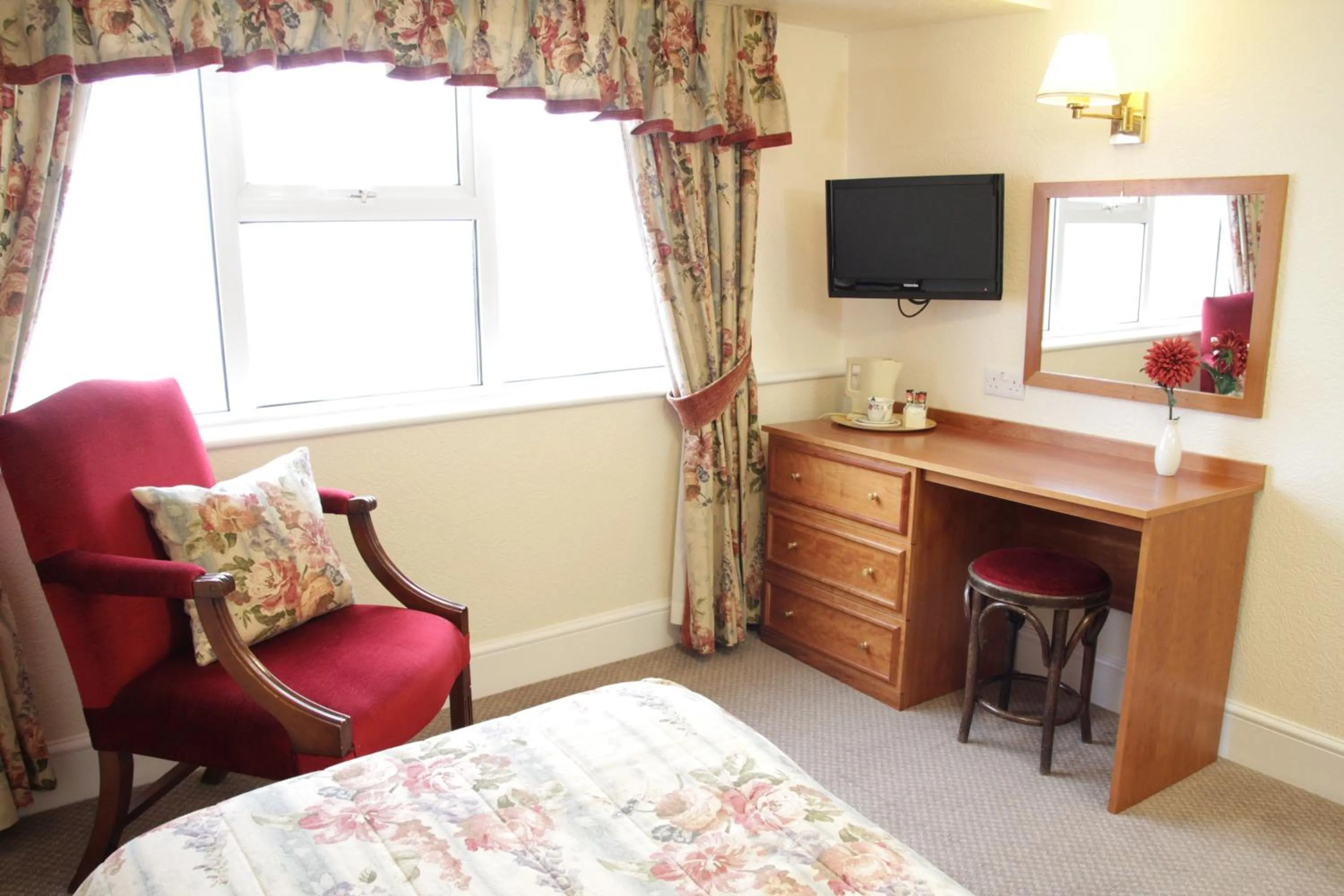 Superior Single Room with Sea View - single occupancy in Royal York & Faulkner Hotel