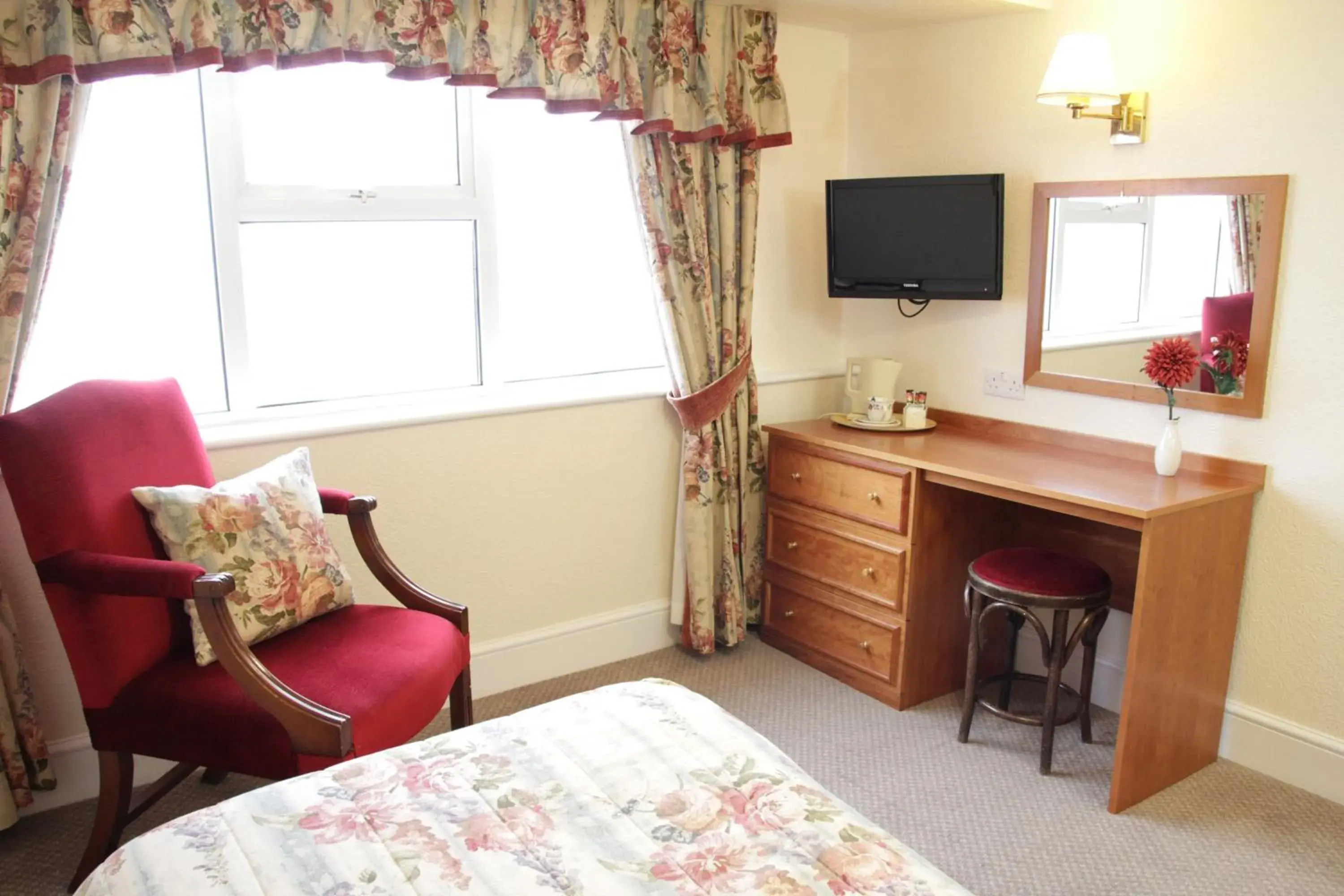 Superior Single Room with Sea View - single occupancy in Royal York & Faulkner Hotel Superior Single Room with Sea View - single occupancy in Royal York & Faulkner Hotel