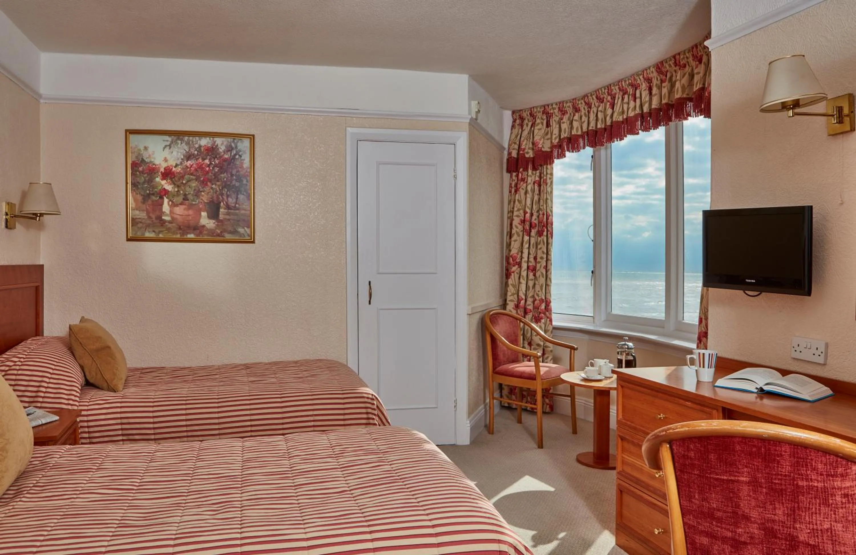 Twin Room with Sea View in Royal York & Faulkner Hotel