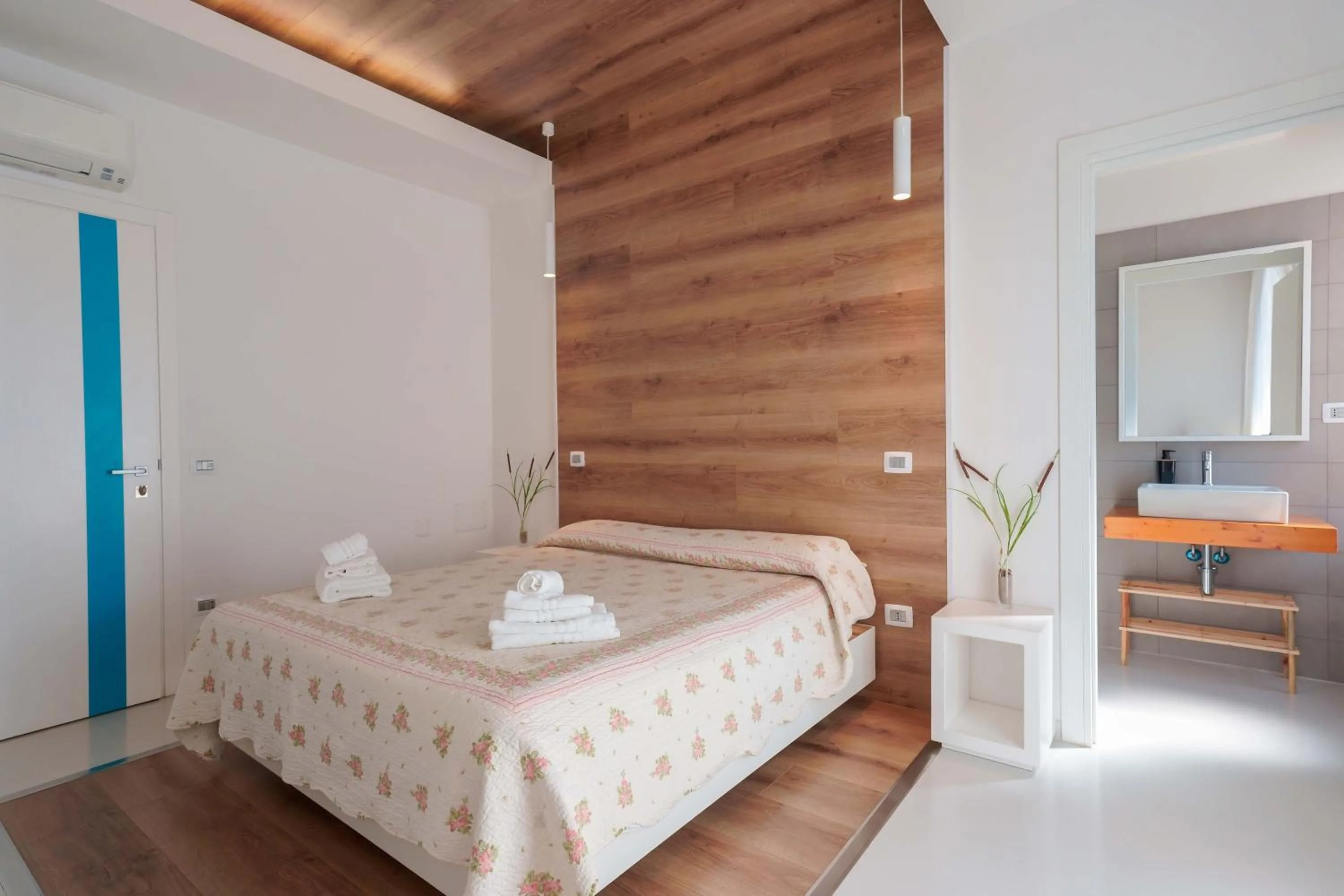 Bed in Lumiere Rooms - Eja Sardinia