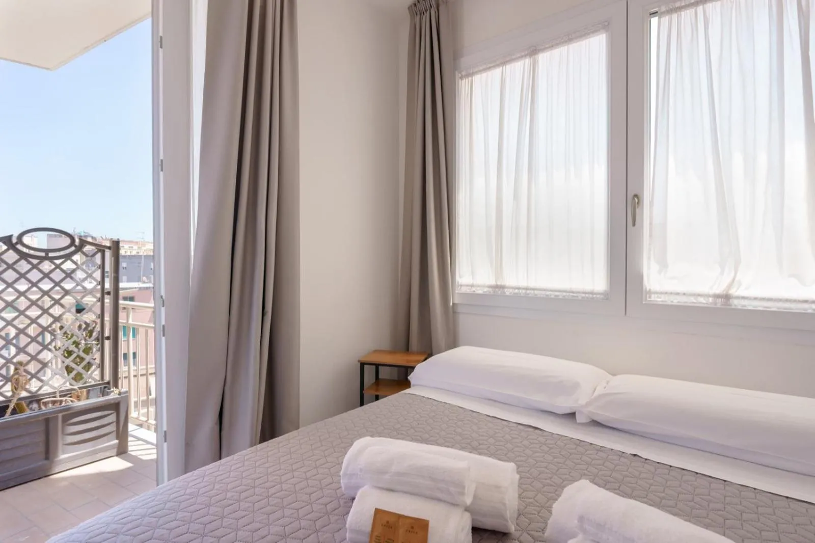 Property building, Bed in Lumiere Rooms - Eja Sardinia