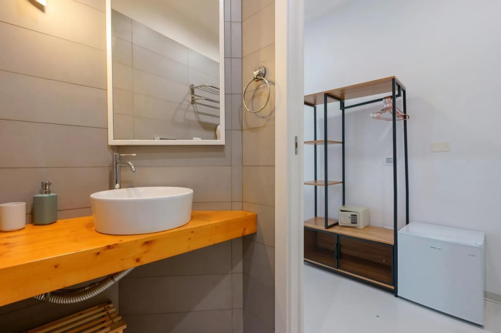 Shower in Lumiere Rooms - Eja Sardinia