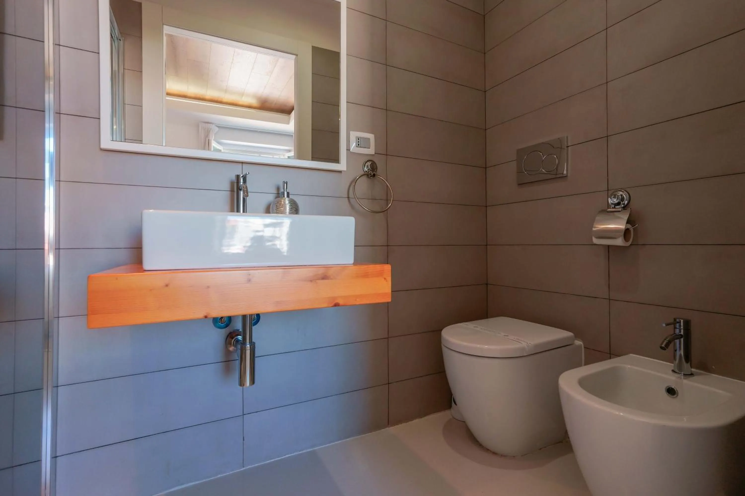 Shower in Lumiere Rooms - Eja Sardinia