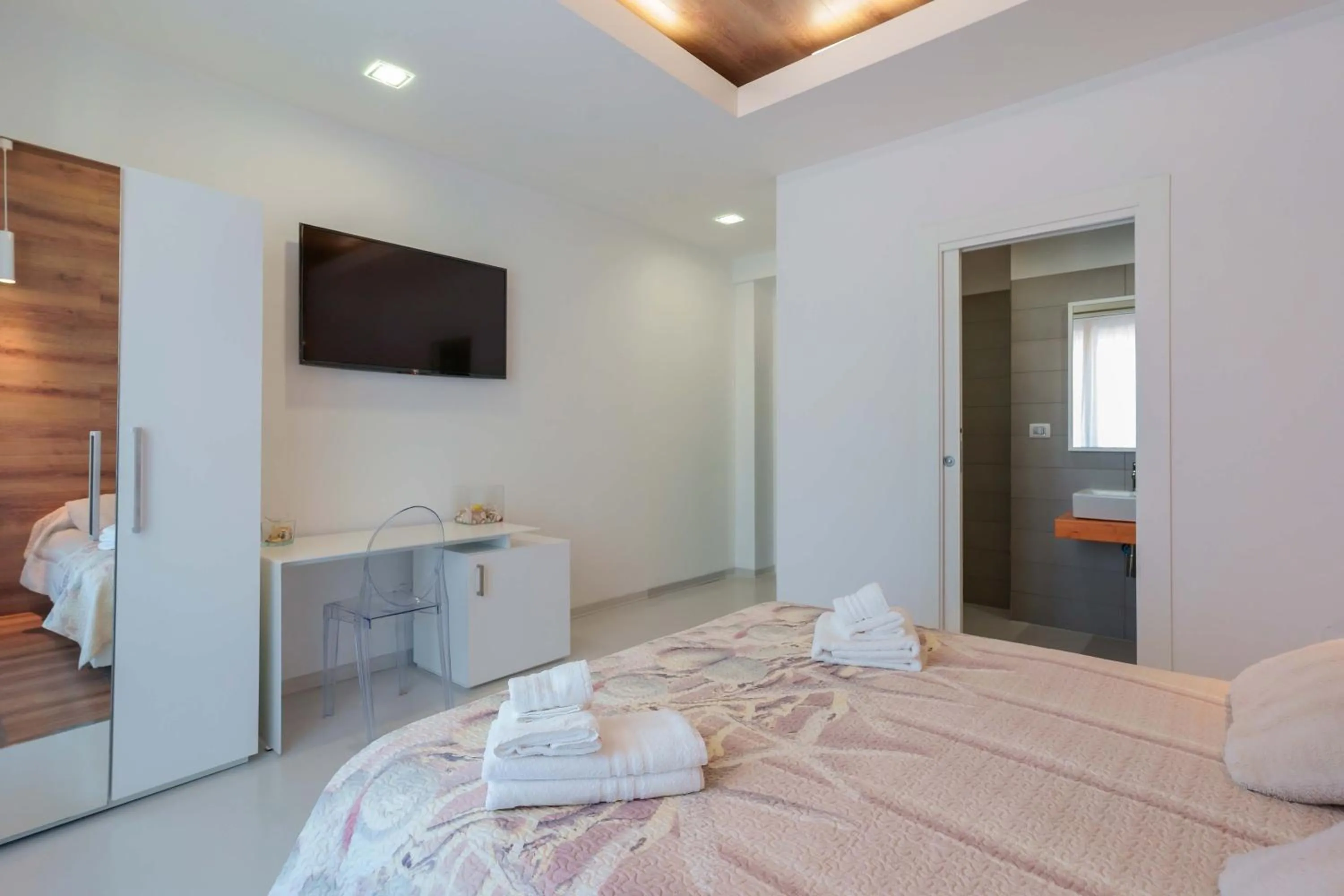 Bed in Lumiere Rooms - Eja Sardinia
