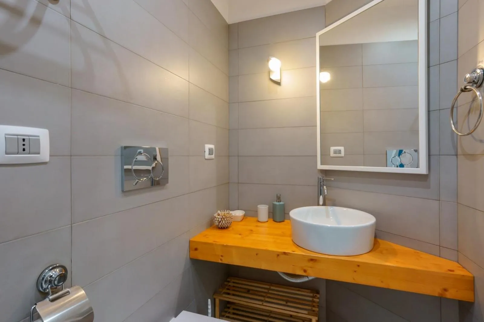 Shower in Lumiere Rooms - Eja Sardinia